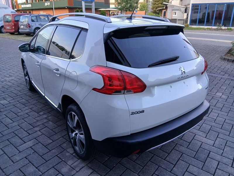 PEUGEOT 2008 1.2 PureTech Allure EAT6-image-2