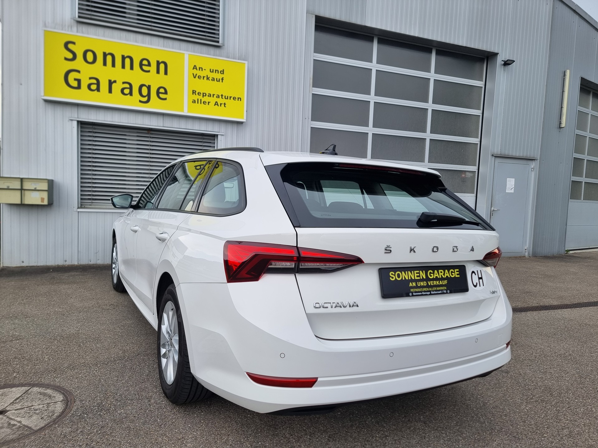 SKODA Octavia Combi 2.0 TDI DSG Ambition 4x4-image-9