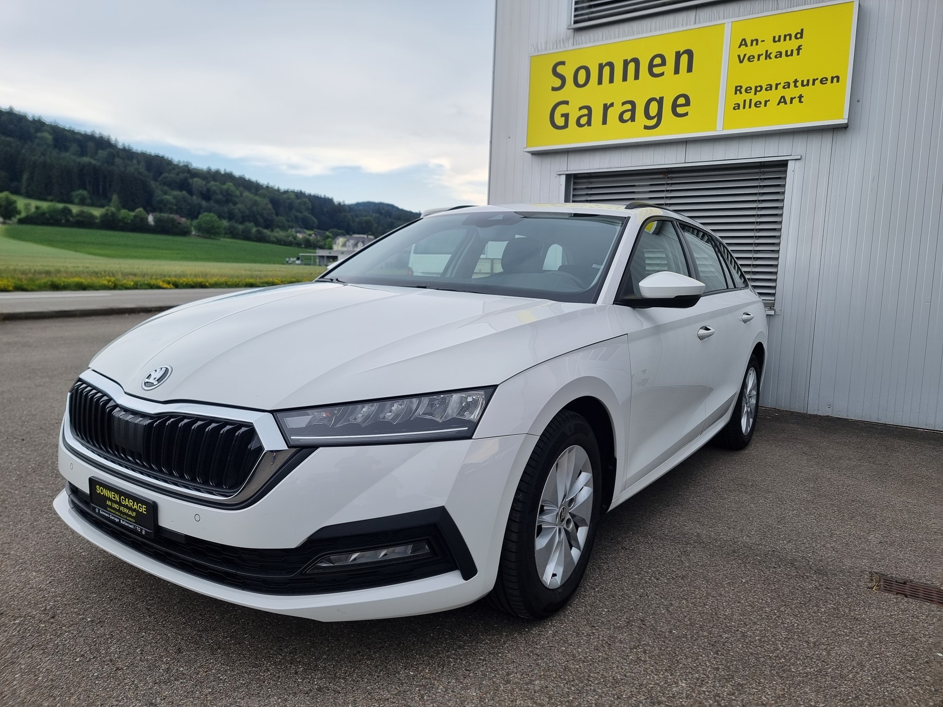 SKODA Octavia Combi 2.0 TDI DSG Ambition 4x4-image-0