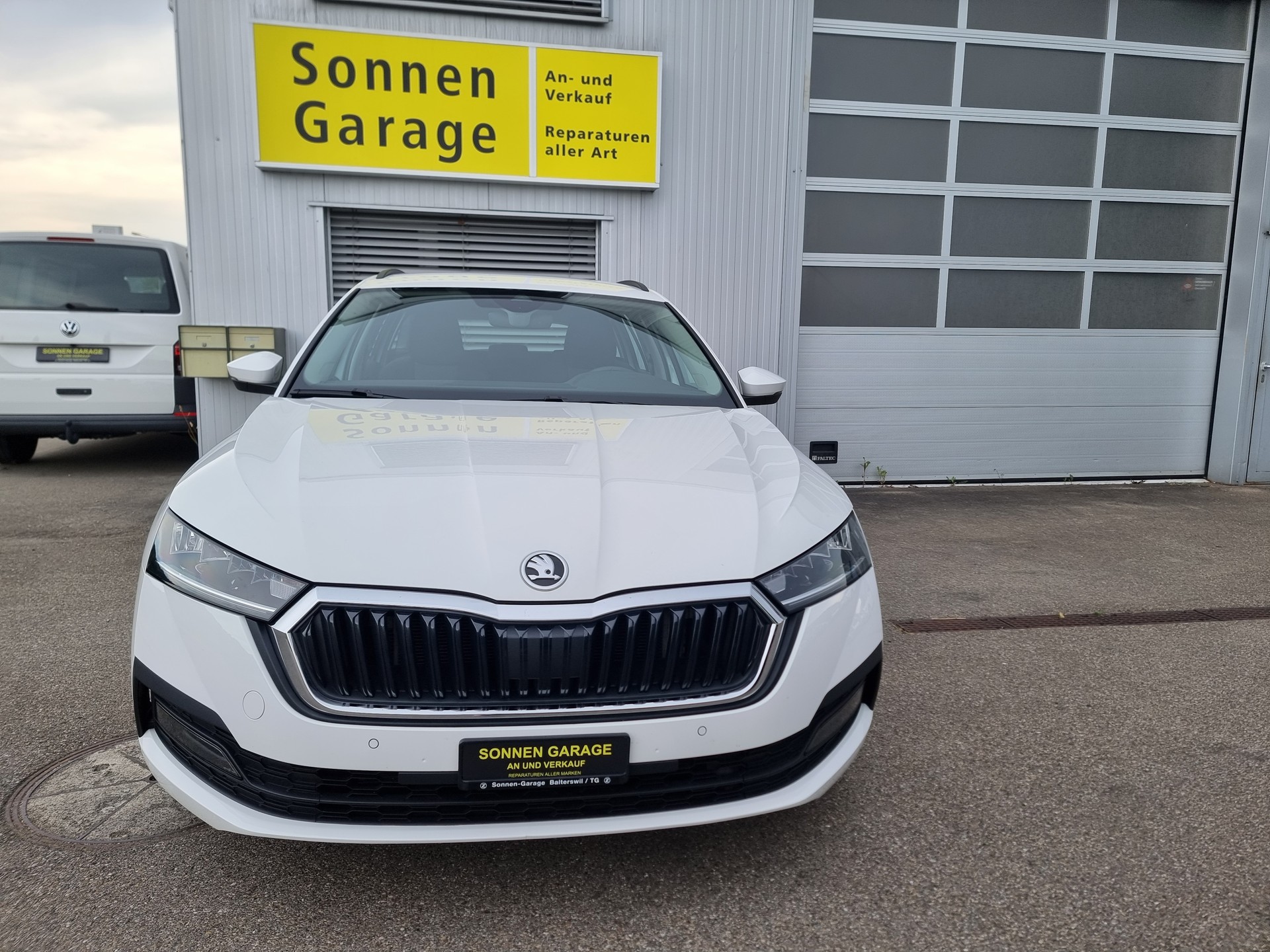 SKODA Octavia Combi 2.0 TDI DSG Ambition 4x4-image-2