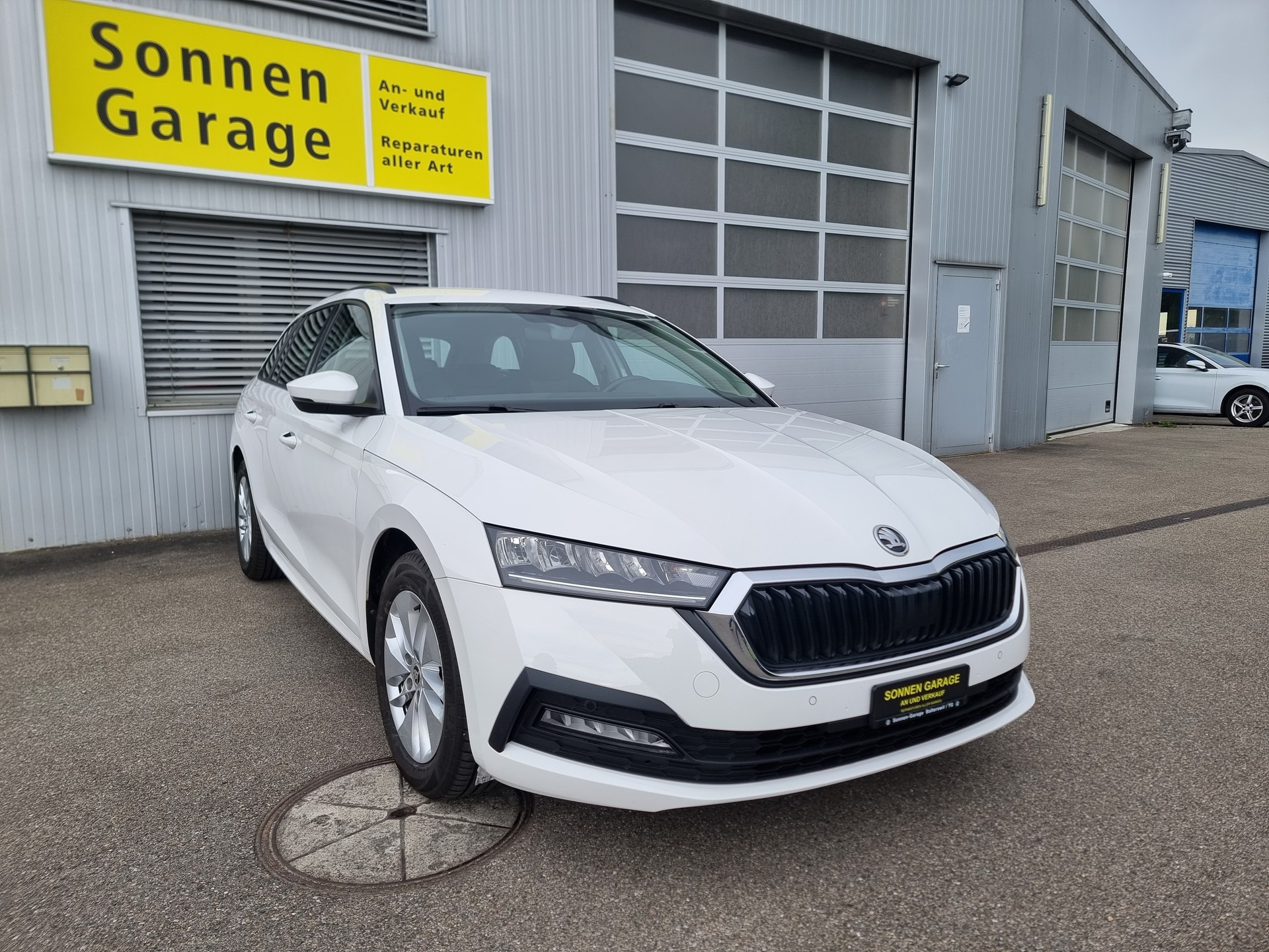 SKODA Octavia Combi 2.0 TDI DSG Ambition 4x4-image-1