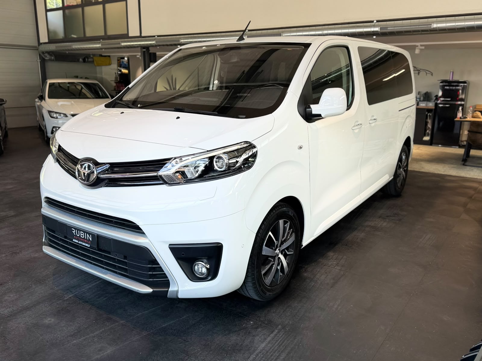 TOYOTA Proace Verso 2.0 D-4D Family Medium Automatic-image-0