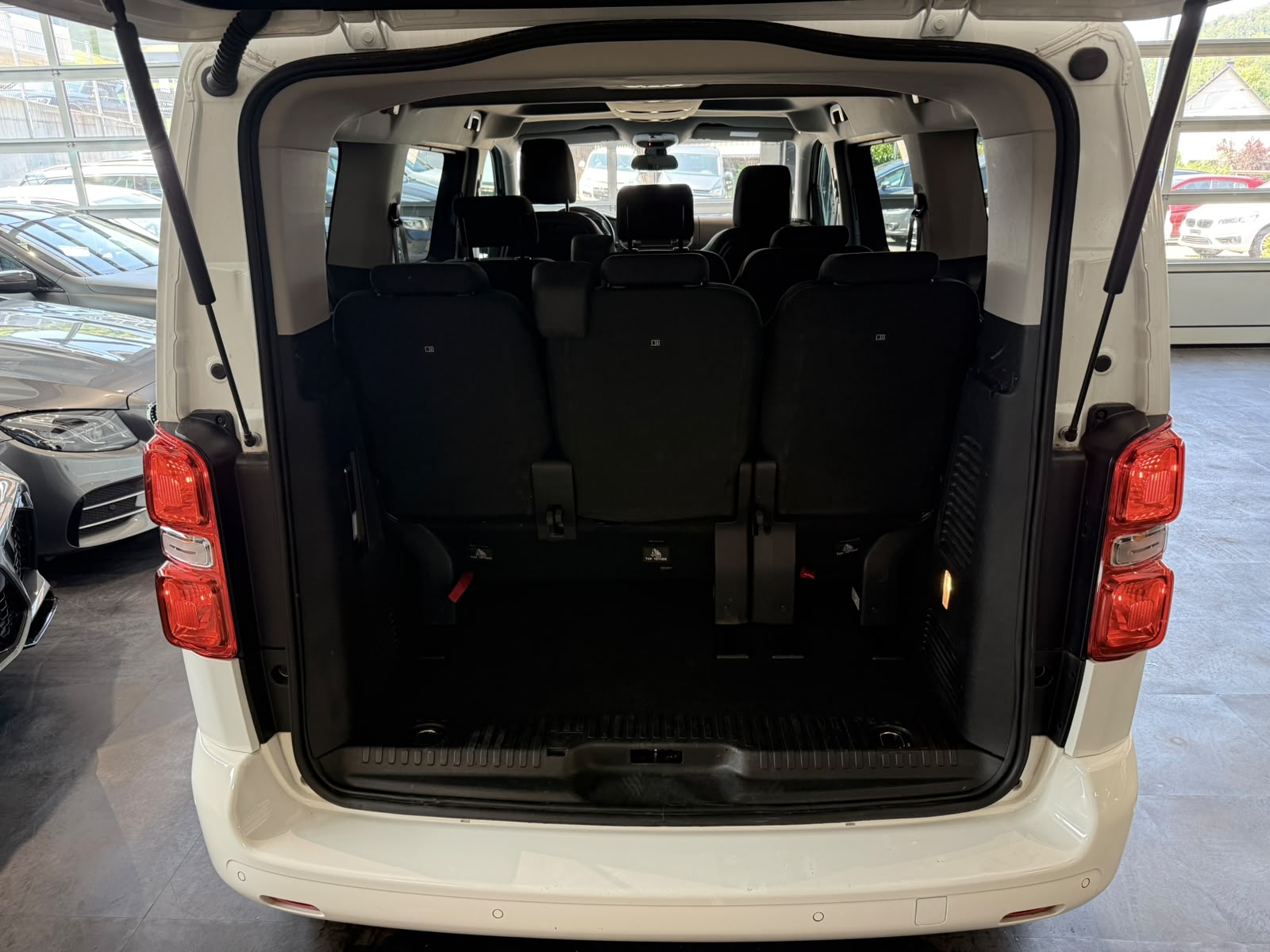 TOYOTA Proace Verso 2.0 D-4D Family Medium Automatic-image-3