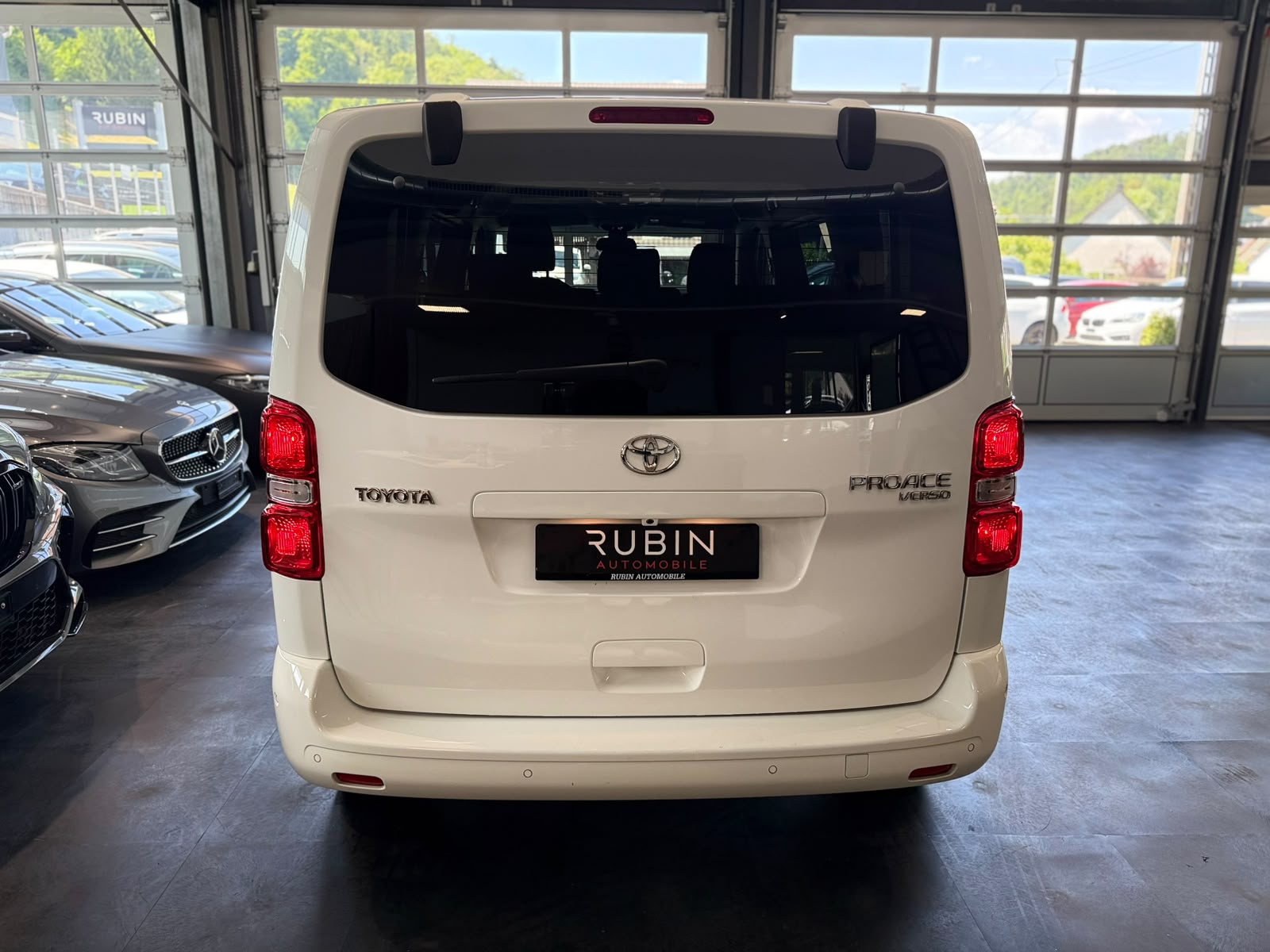 TOYOTA Proace Verso 2.0 D-4D Family Medium Automatic-image-2