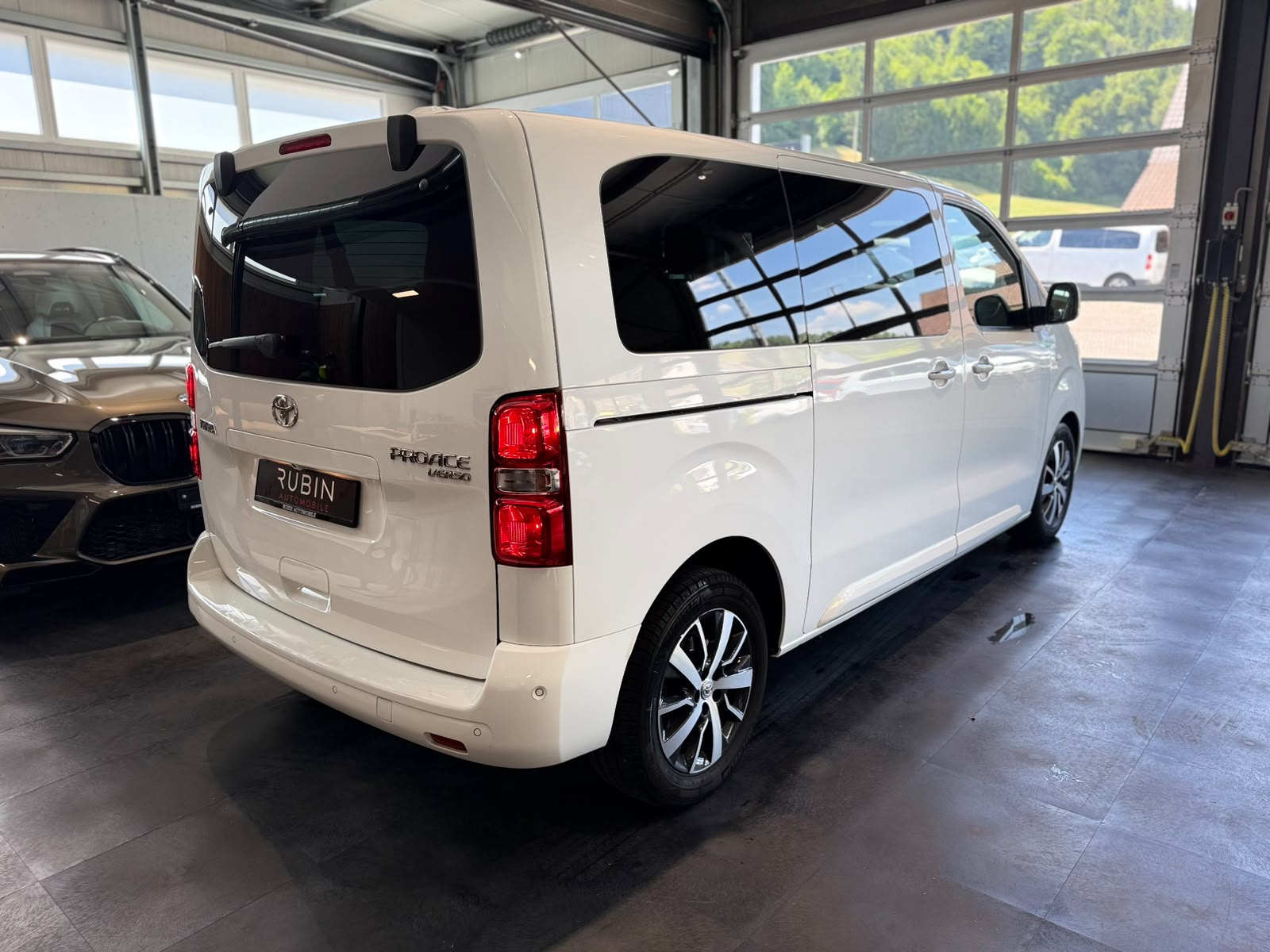 TOYOTA Proace Verso 2.0 D-4D Family Medium Automatic-image-4