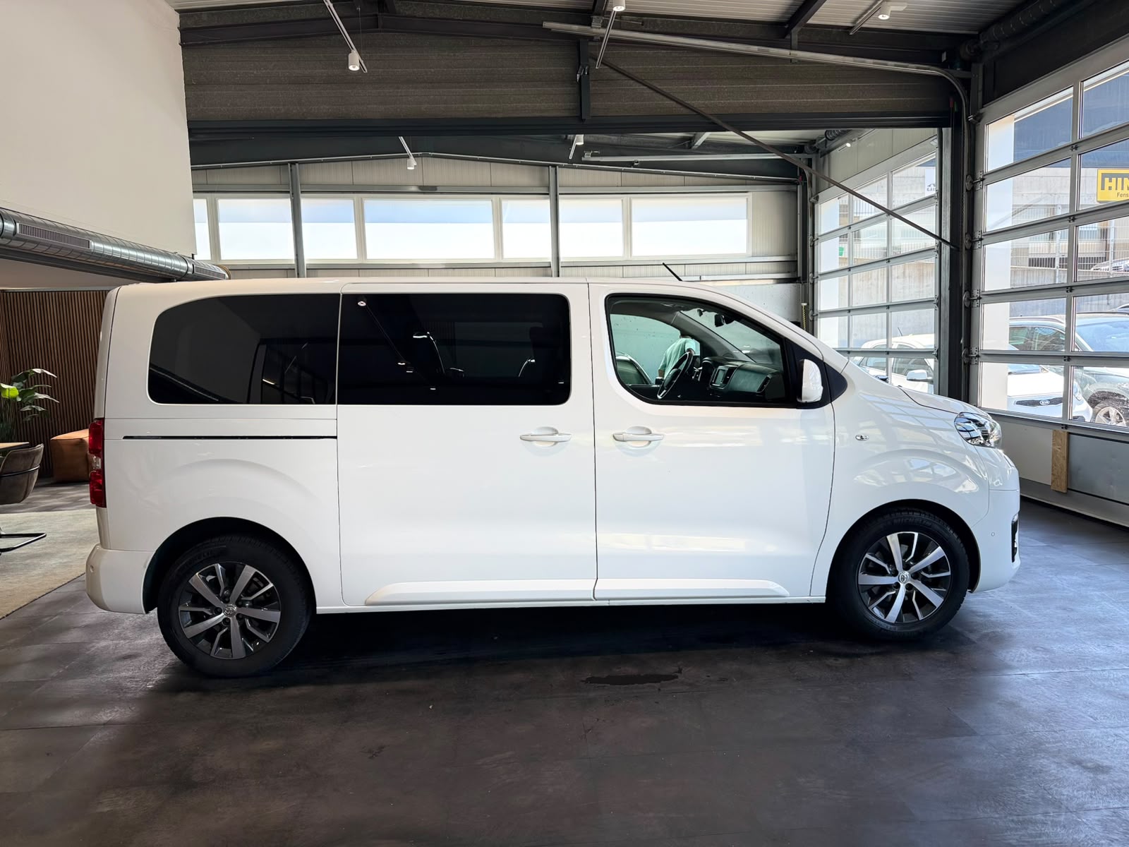 TOYOTA Proace Verso 2.0 D-4D Family Medium Automatic-image-5