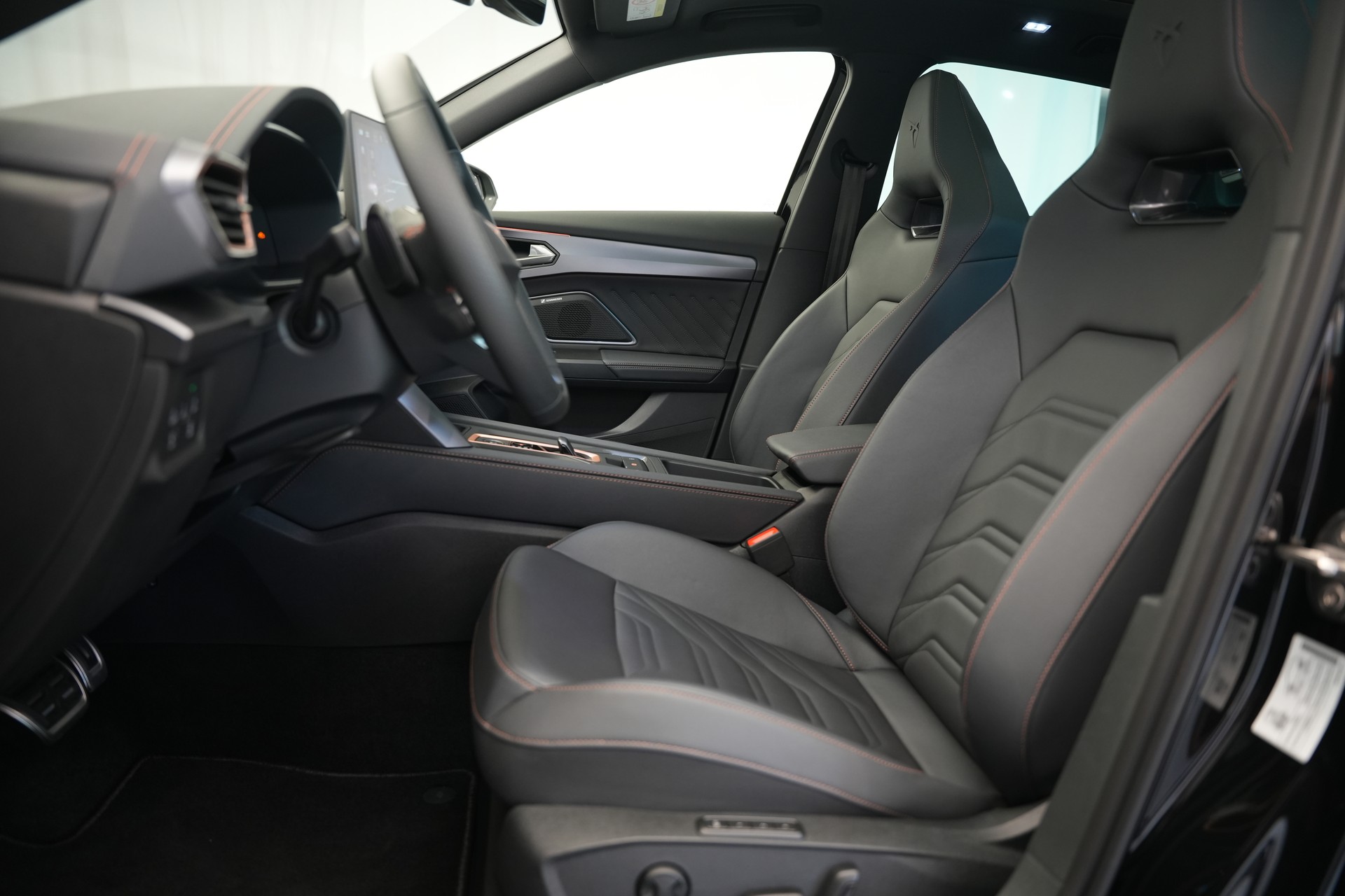 CUPRA Formentor 2.0TSI VZ 4Drive DSG *CH-Fahrzeug* *AHK* *Panorama* *Assistenzpaket*-image-12