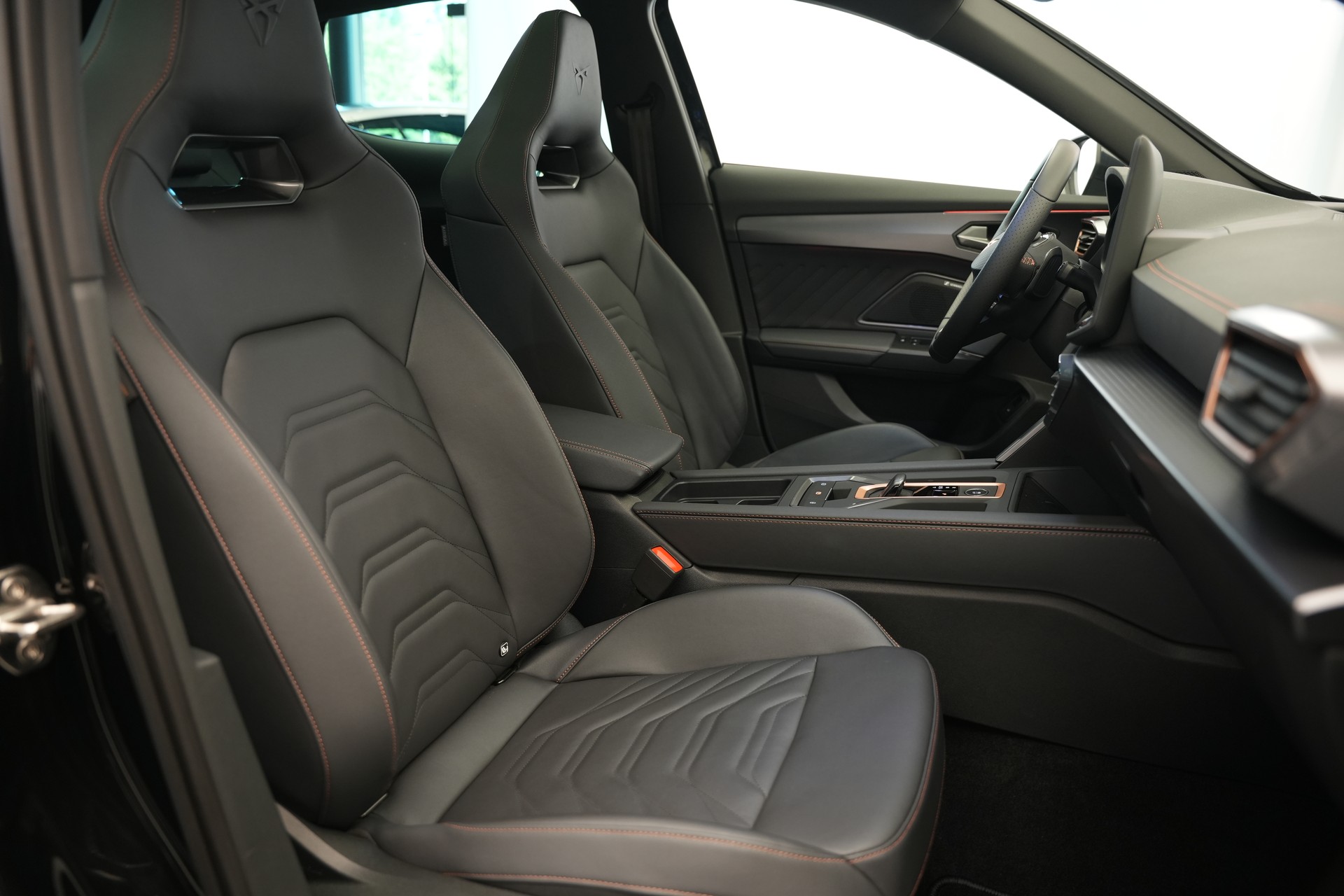 CUPRA Formentor 2.0TSI VZ 4Drive DSG *CH-Fahrzeug* *AHK* *Panorama* *Assistenzpaket*-image-16