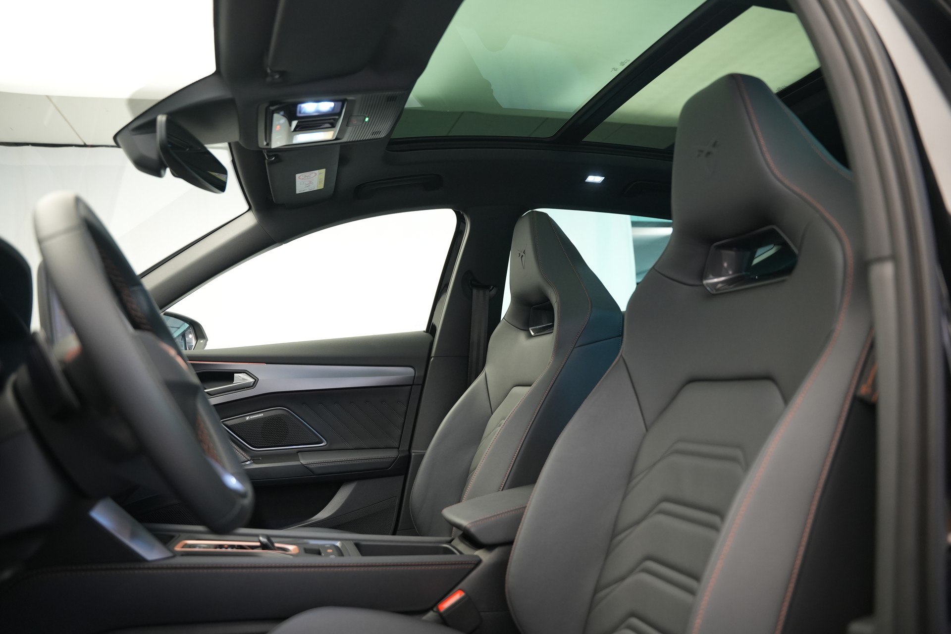 CUPRA Formentor 2.0TSI VZ 4Drive DSG *CH-Fahrzeug* *AHK* *Panorama* *Assistenzpaket*-image-13
