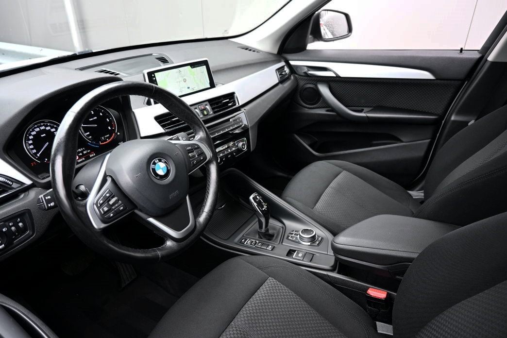 BMW X1 xDrive 18d Essential Edition Steptronic-image-9