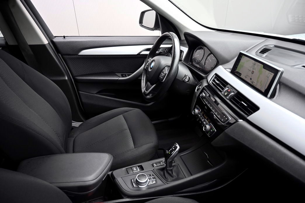 BMW X1 xDrive 18d Essential Edition Steptronic-image-6
