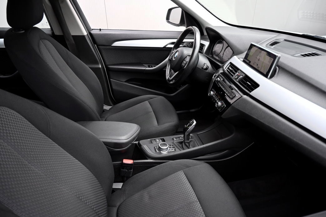 BMW X1 xDrive 18d Essential Edition Steptronic-image-4