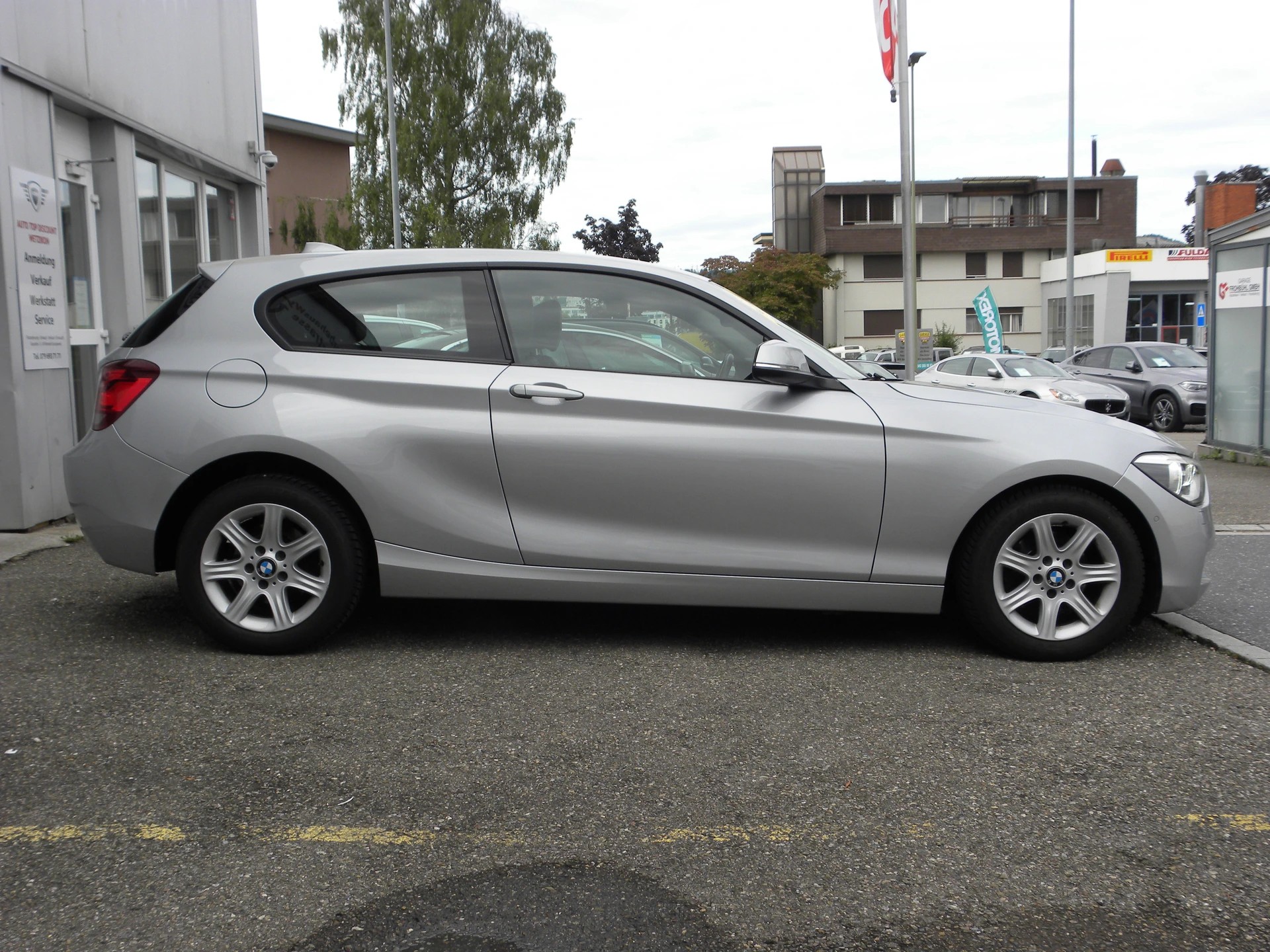 BMW 118i-image-4