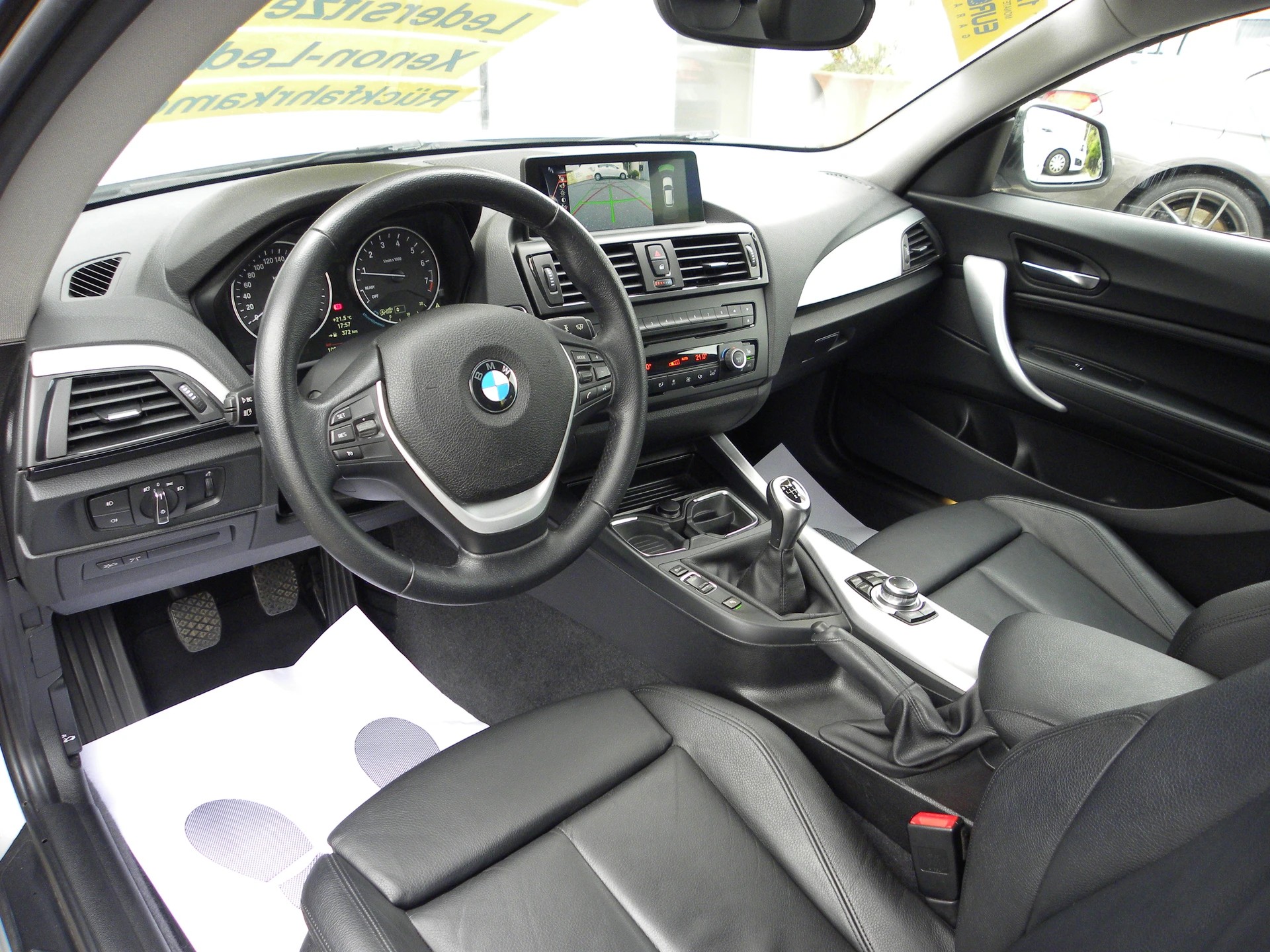 BMW 118i-image-1