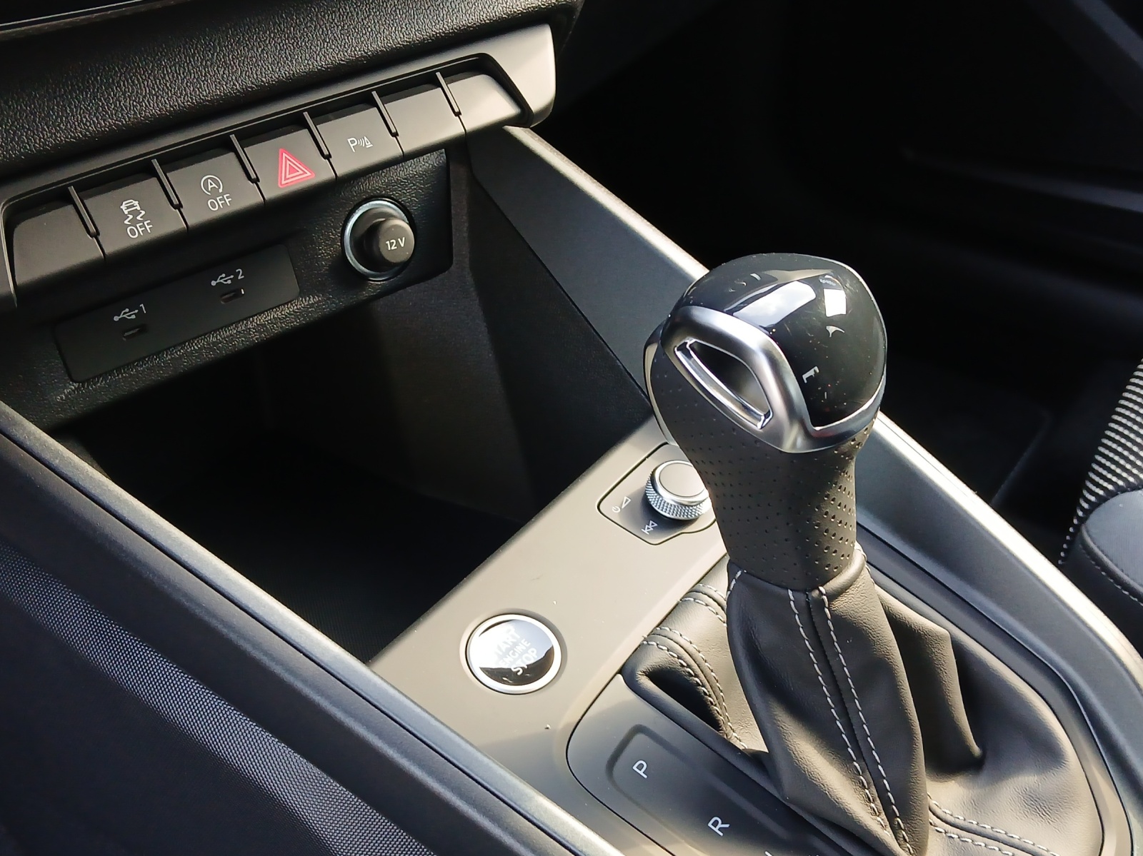 AUDI A1 Sportback 30 TFSI S Line Attraction S-tronic-image-15