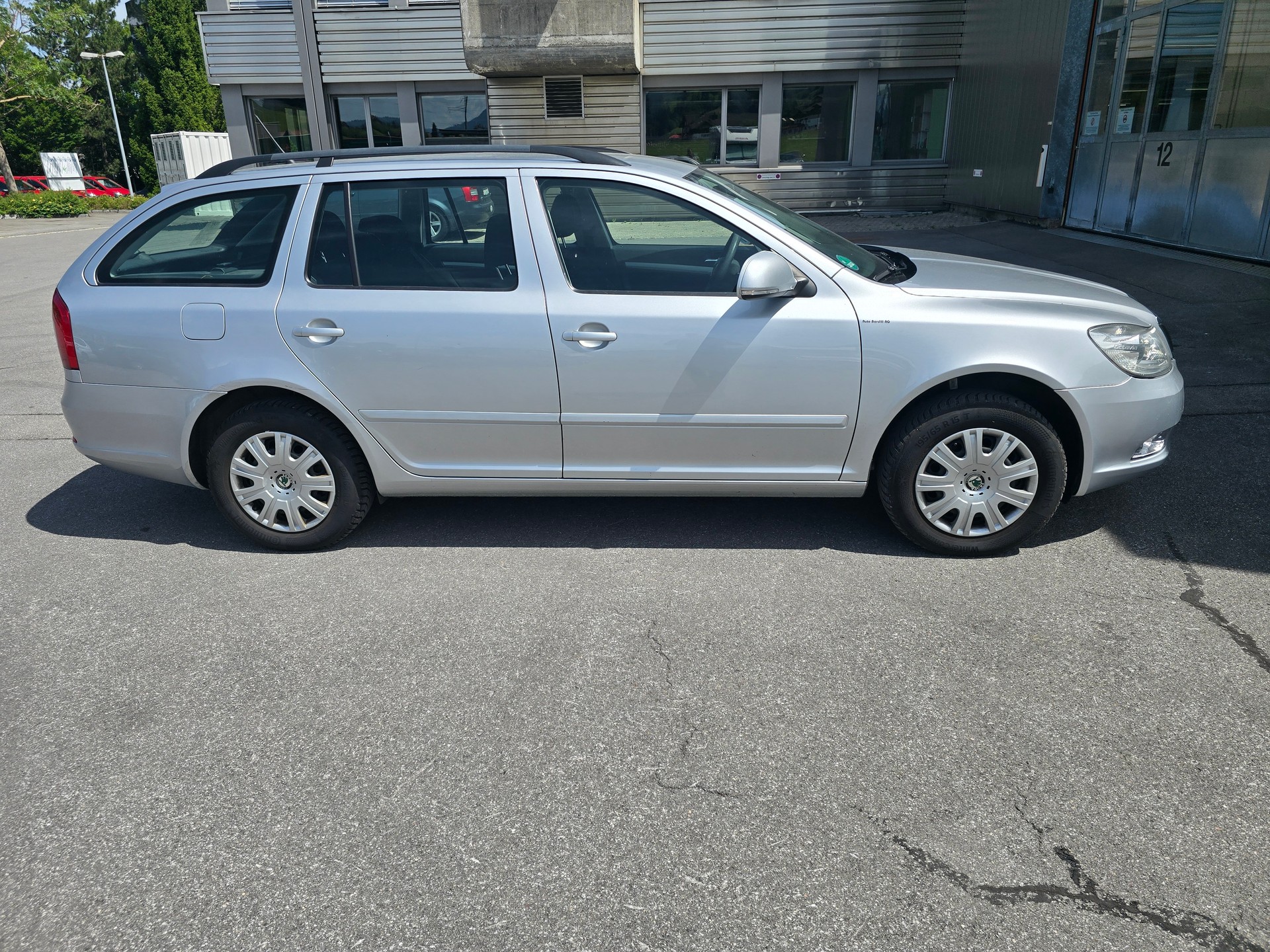 SKODA Octavia Combi 1.6 TDI-image-9