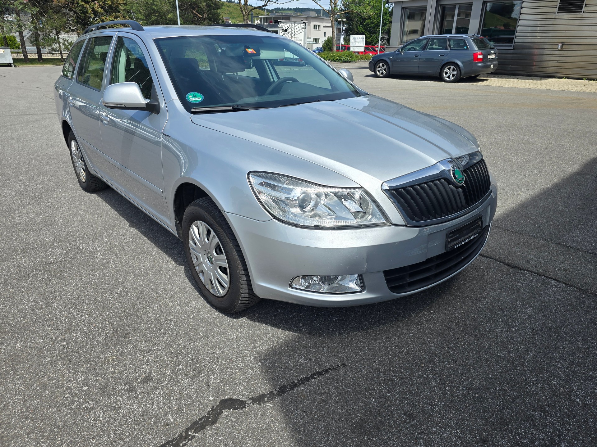 SKODA Octavia Combi 1.6 TDI-image-2