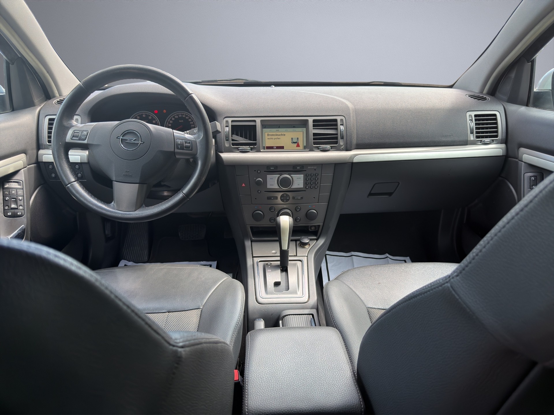 OPEL Vectra Caravan 2.2 Diamond Automatic-image-10
