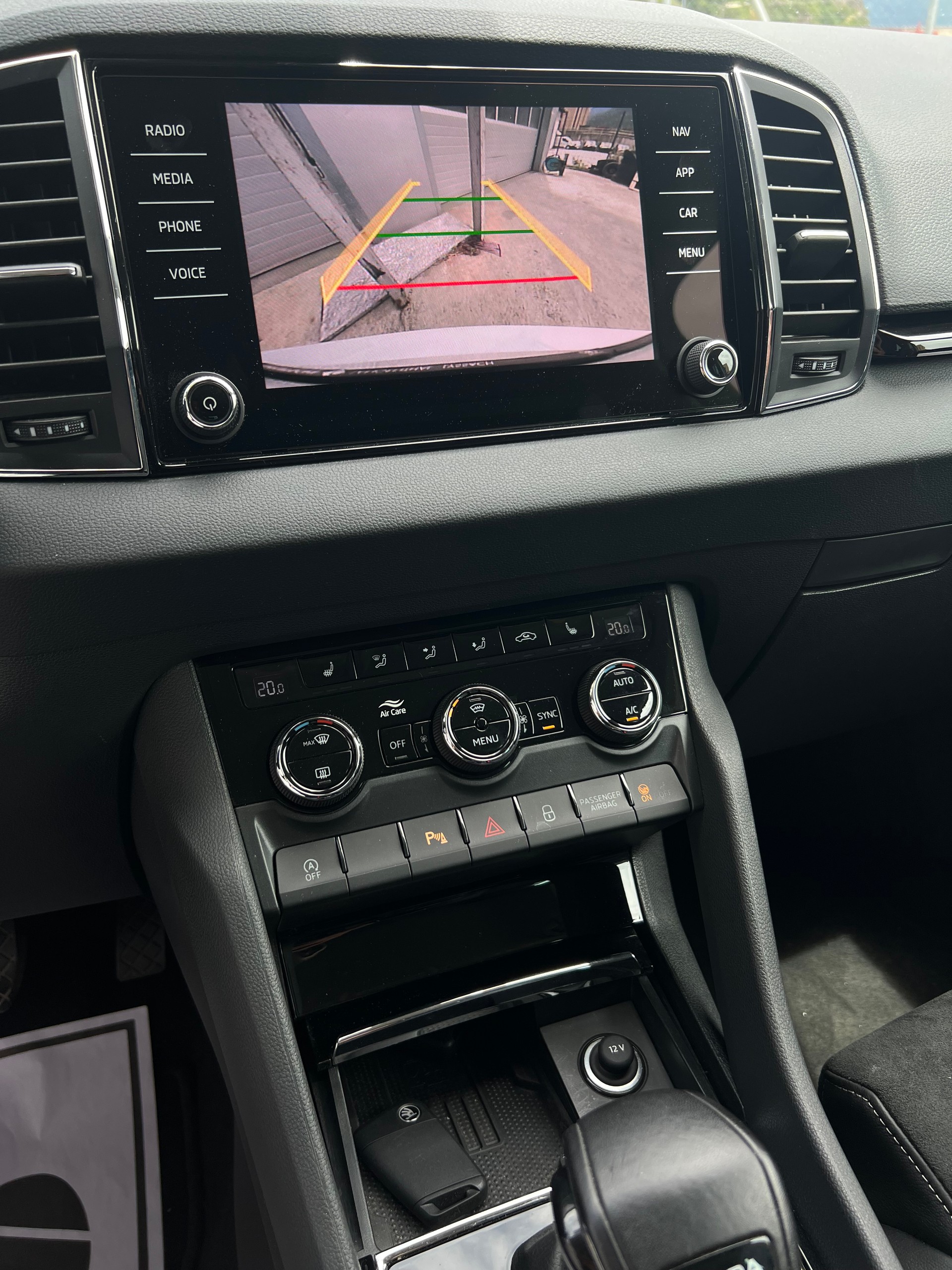 SKODA Karoq 2.0 TDI CR Selection 4x4 DSG - Garantie - Top Zustand - Leasing da 405.-/mese-image-11