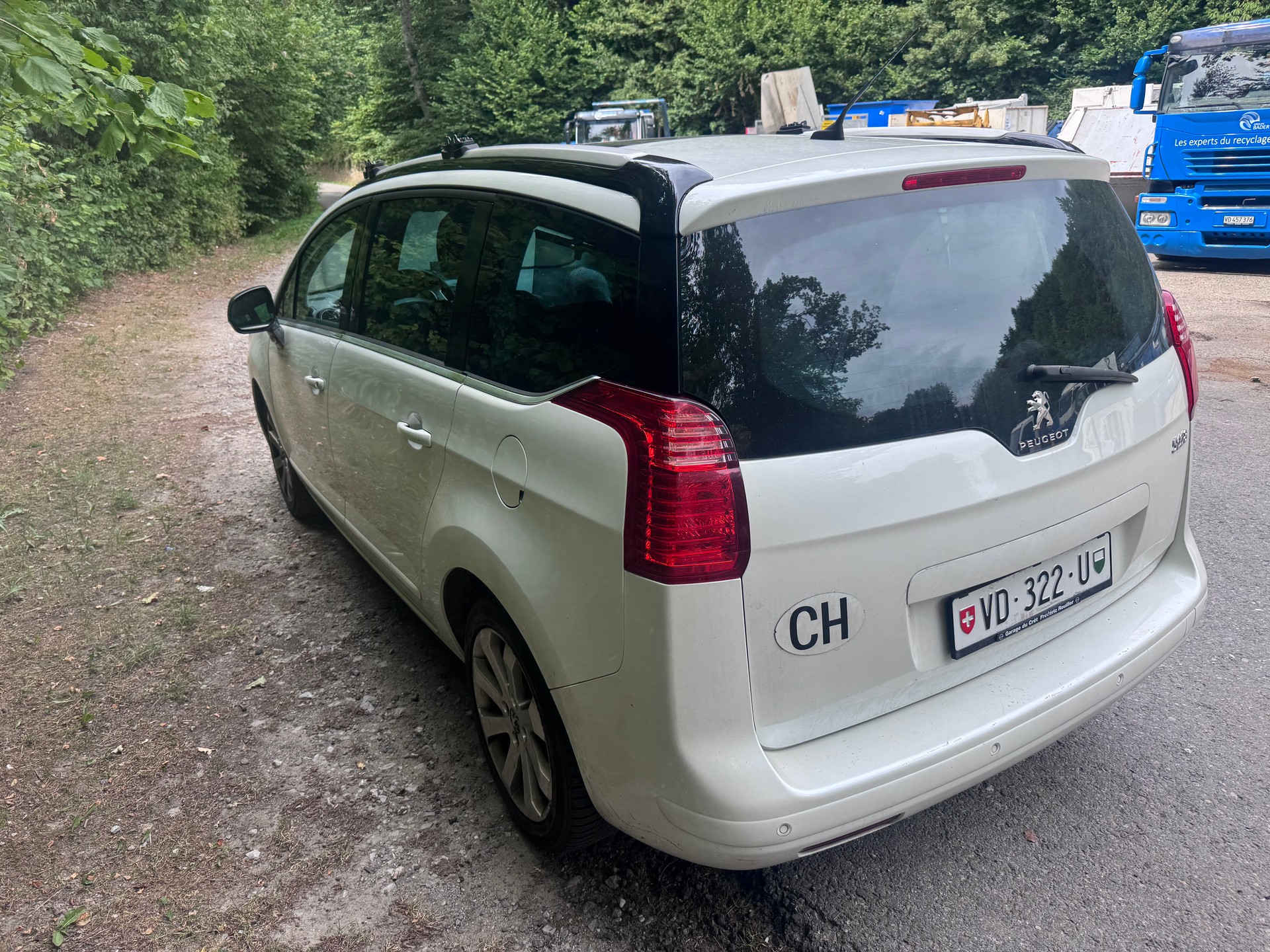PEUGEOT 5008 2.0 HDI Swiss Edition Automatic-image-5