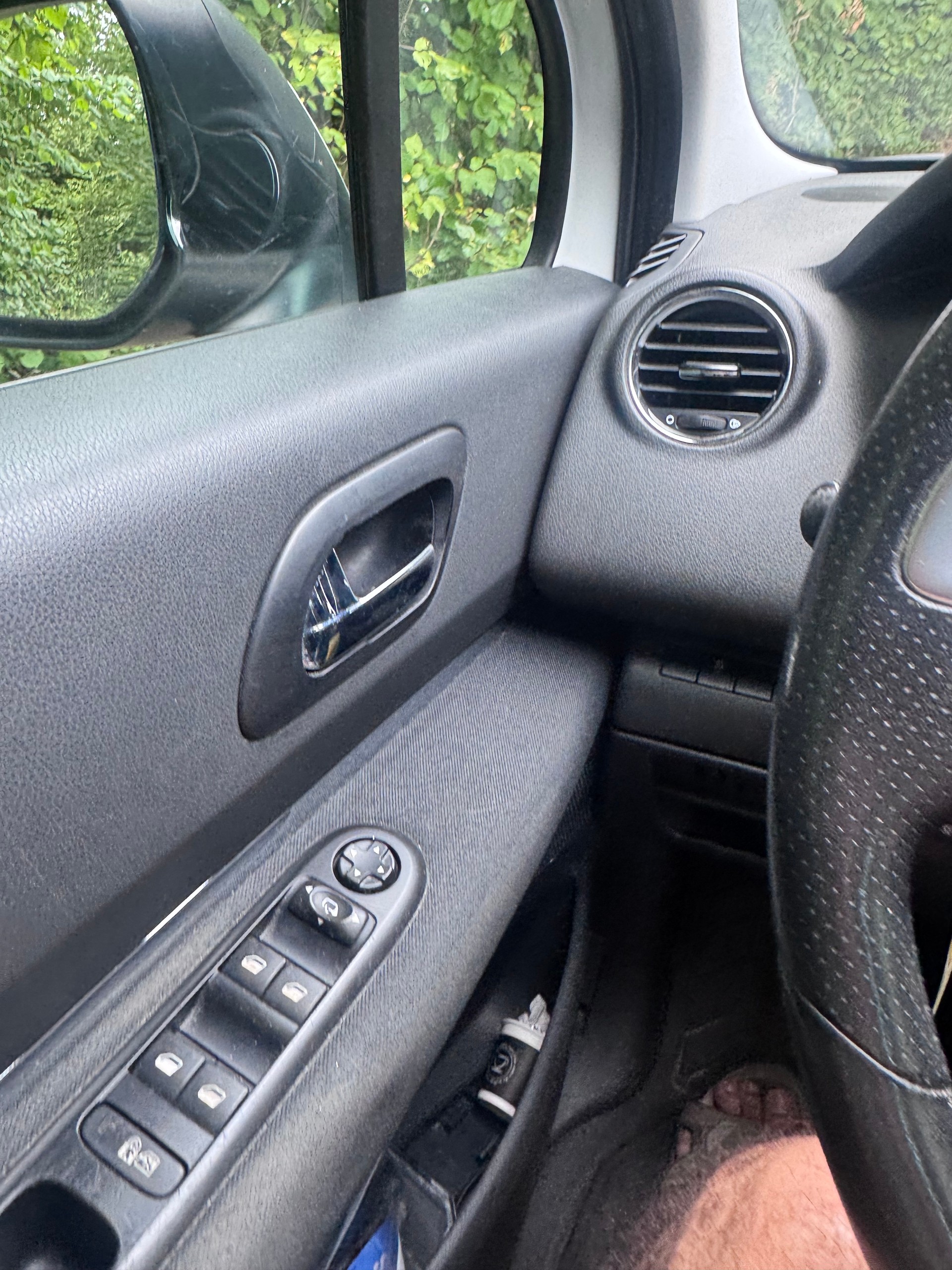 PEUGEOT 5008 2.0 HDI Swiss Edition Automatic-image-10