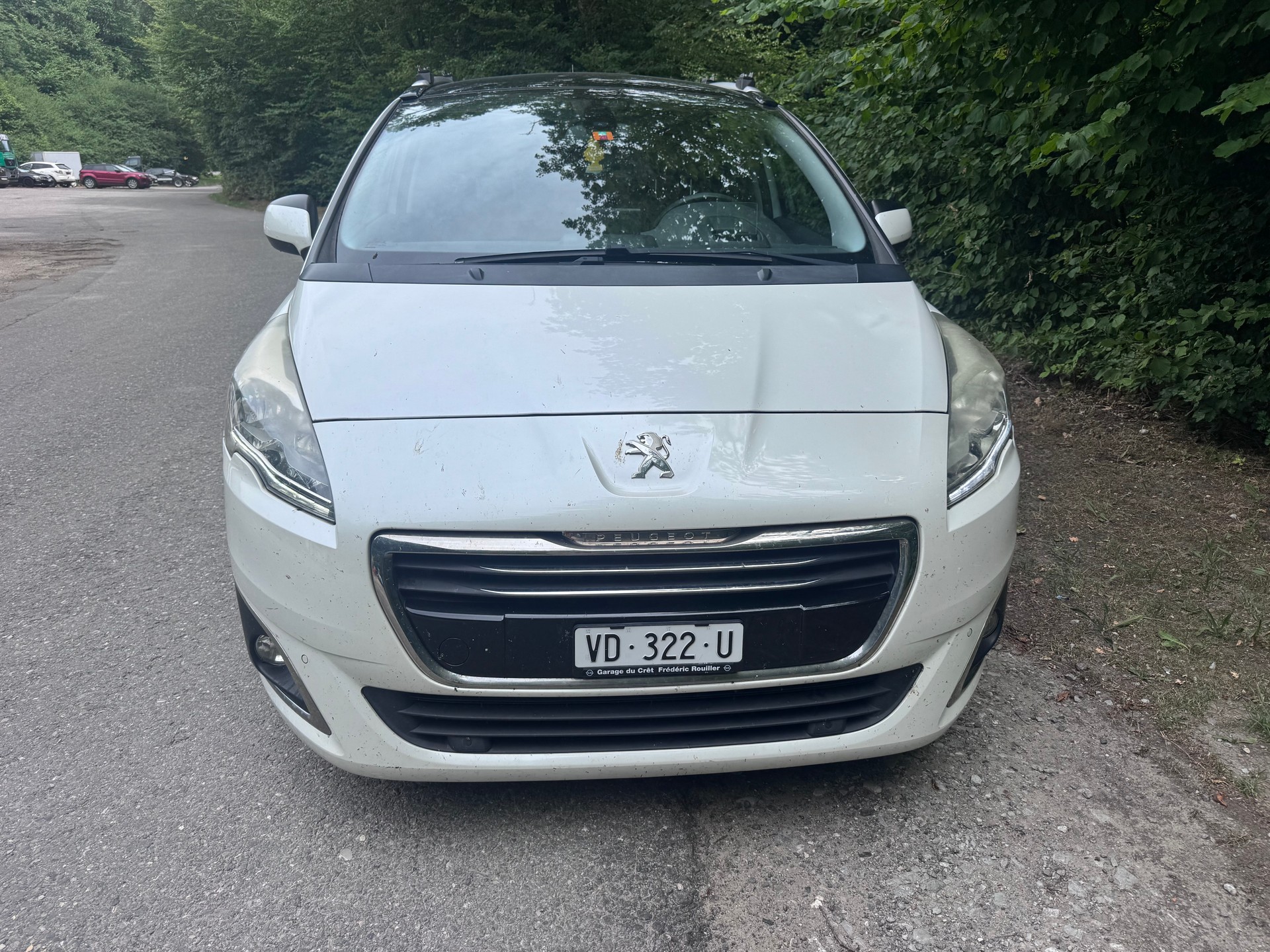 PEUGEOT 5008 2.0 HDI Swiss Edition Automatic-image-8
