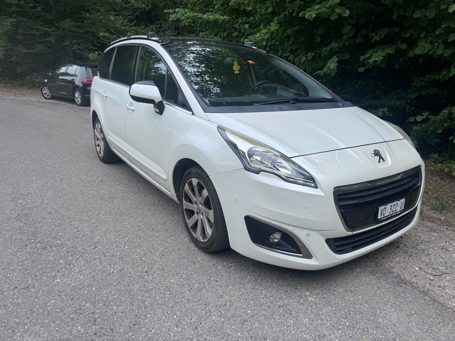 PEUGEOT 5008 2.0 HDI Swiss Edition Automatic-image-3