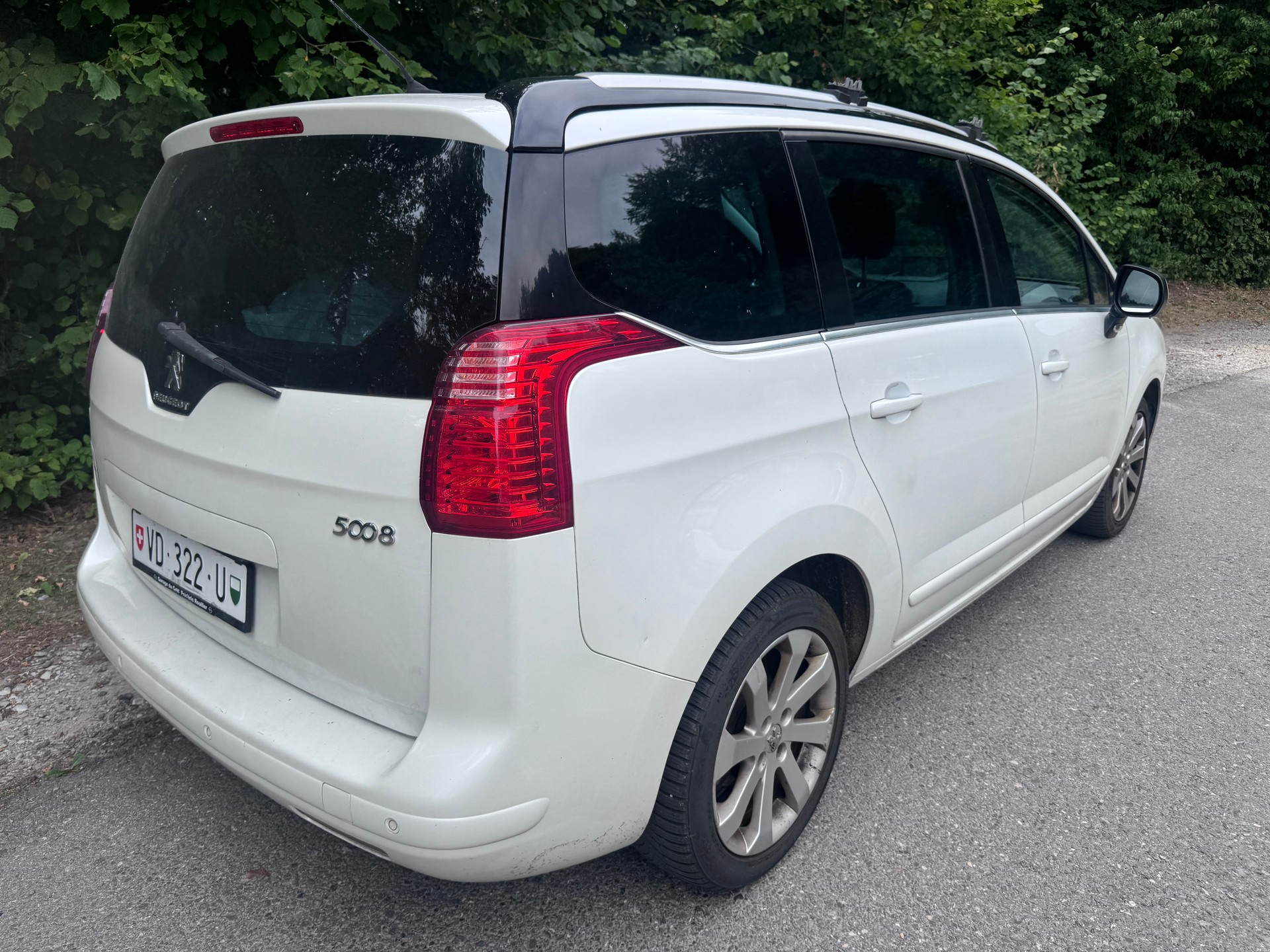 PEUGEOT 5008 2.0 HDI Swiss Edition Automatic-image-4