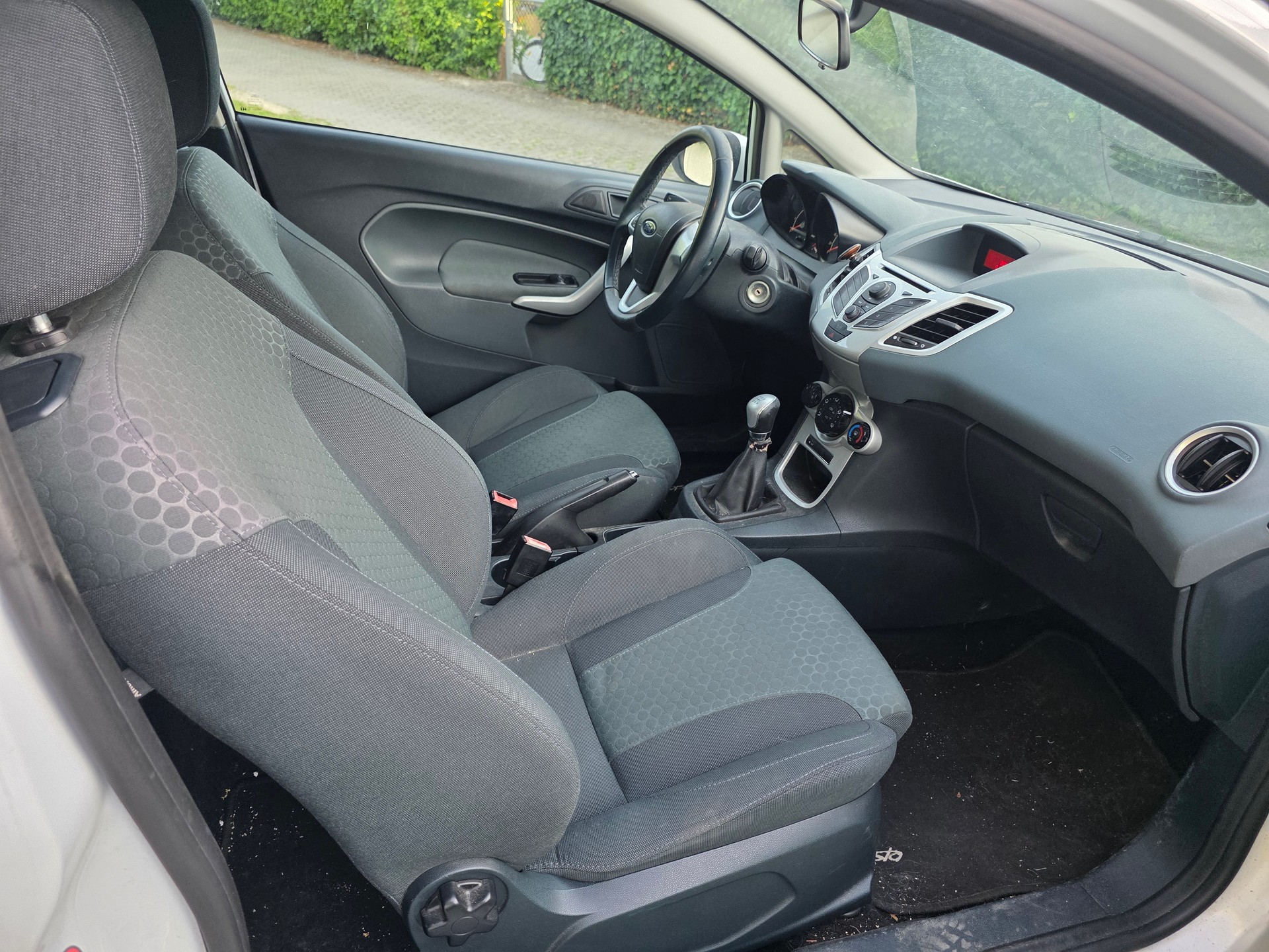 FORD Fiesta 1.6 16V Sport-image-6