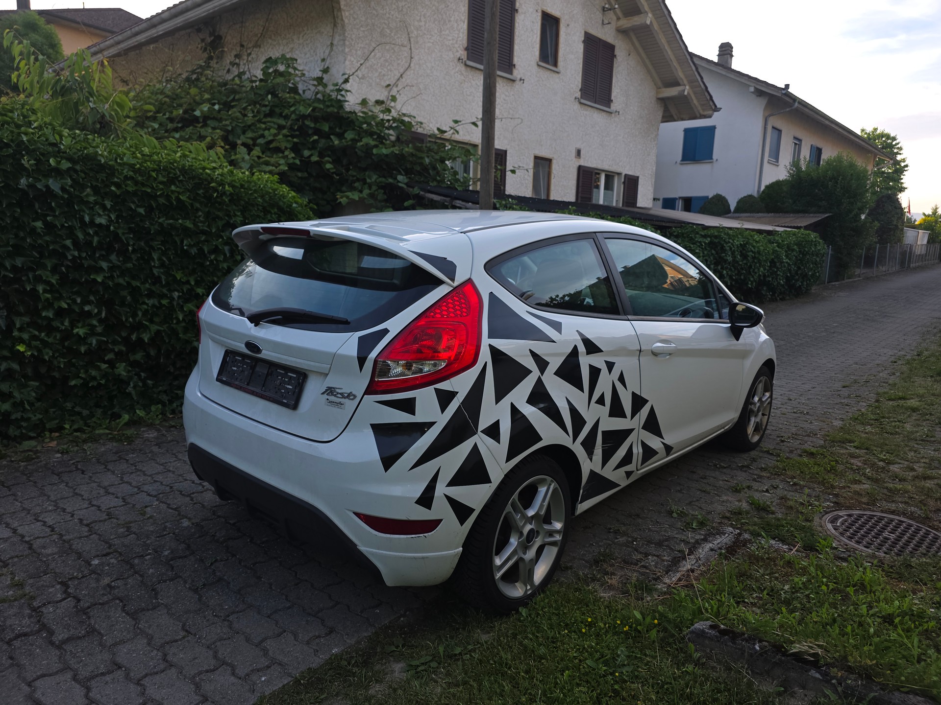 FORD Fiesta 1.6 16V Sport-image-2
