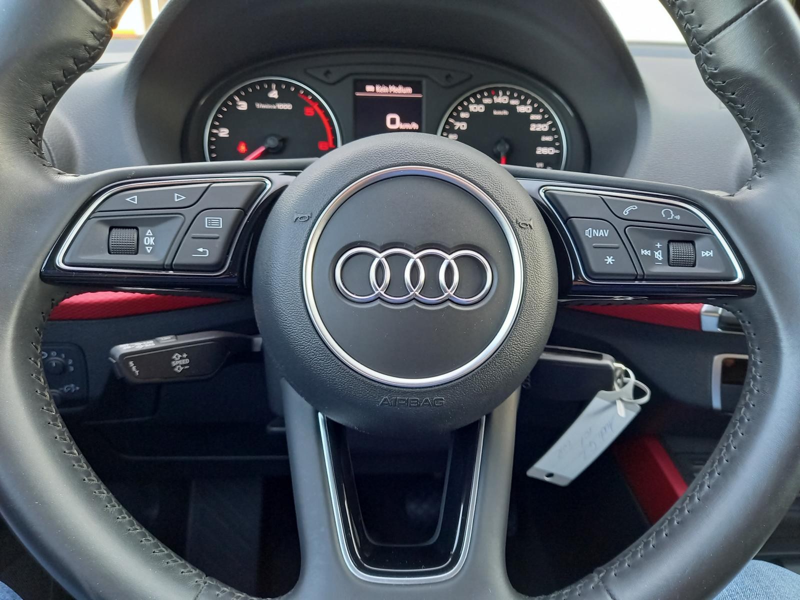 AUDI Q2 1.6 TDI sport-image-5