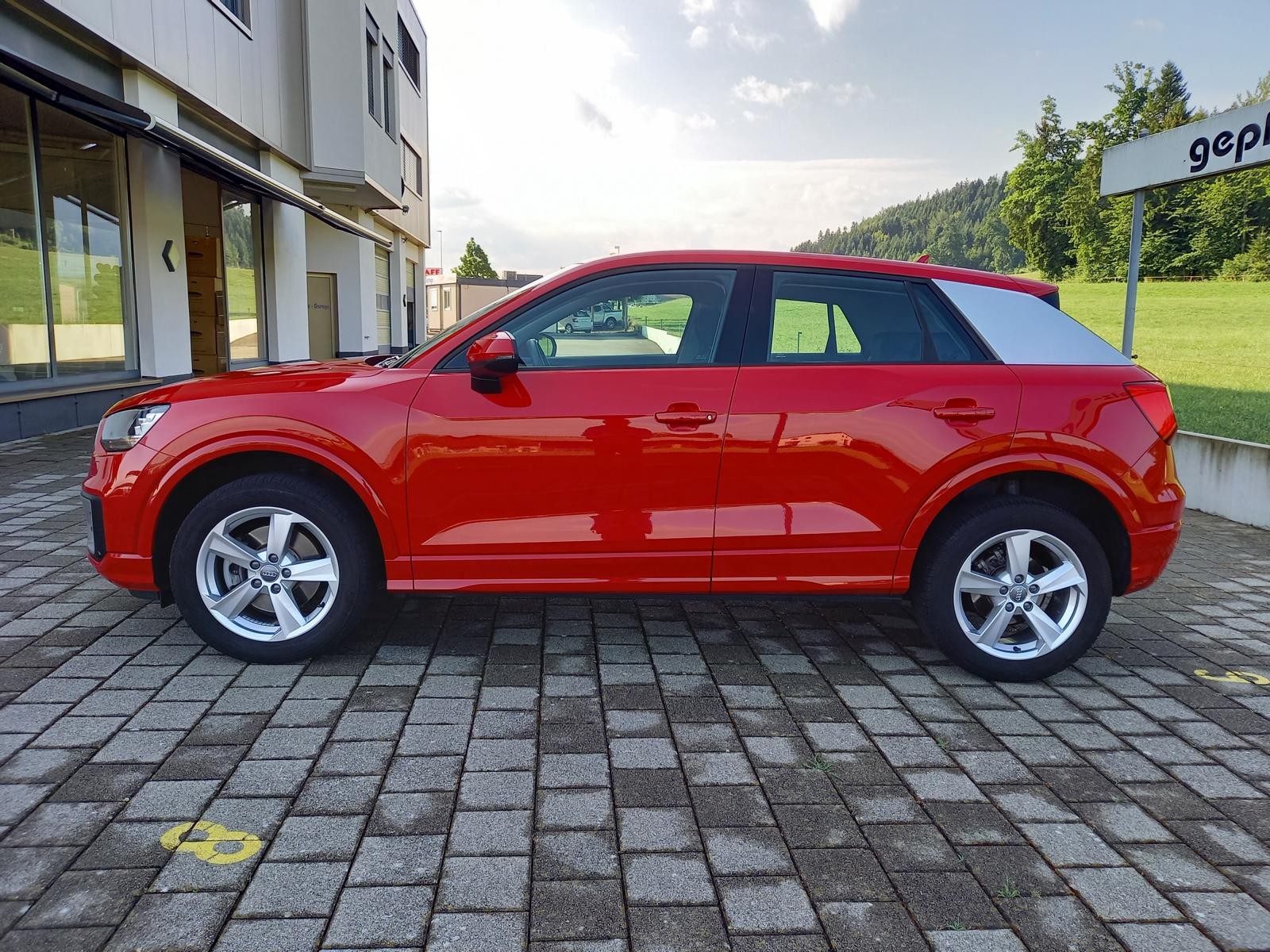 AUDI Q2 1.6 TDI sport-showroom-element-2