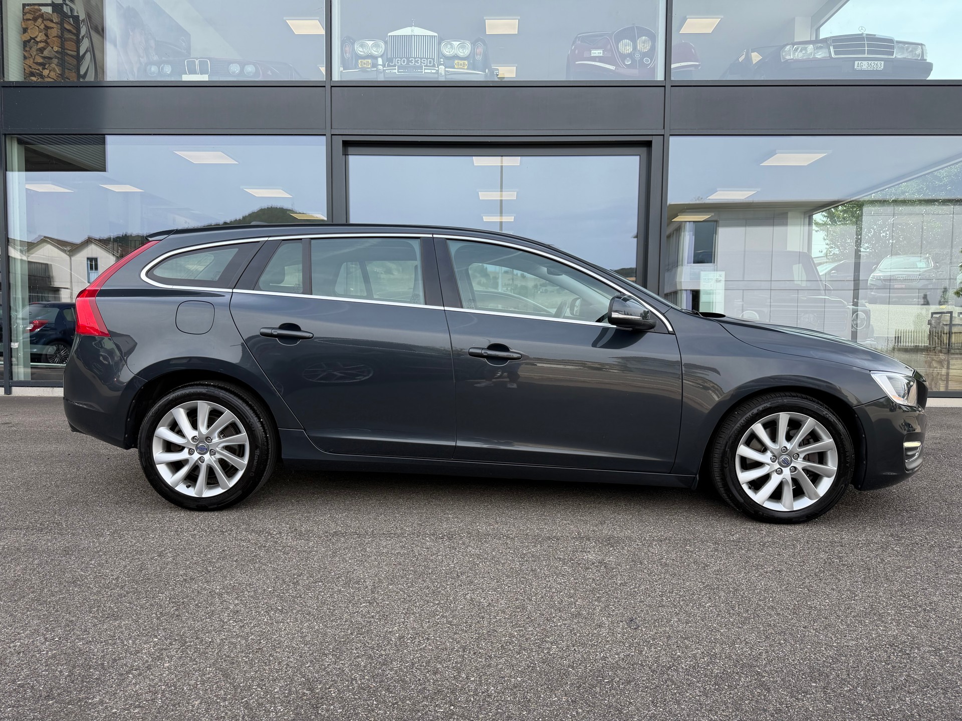 VOLVO V60 3.0 T6 Summum AWD-image-2