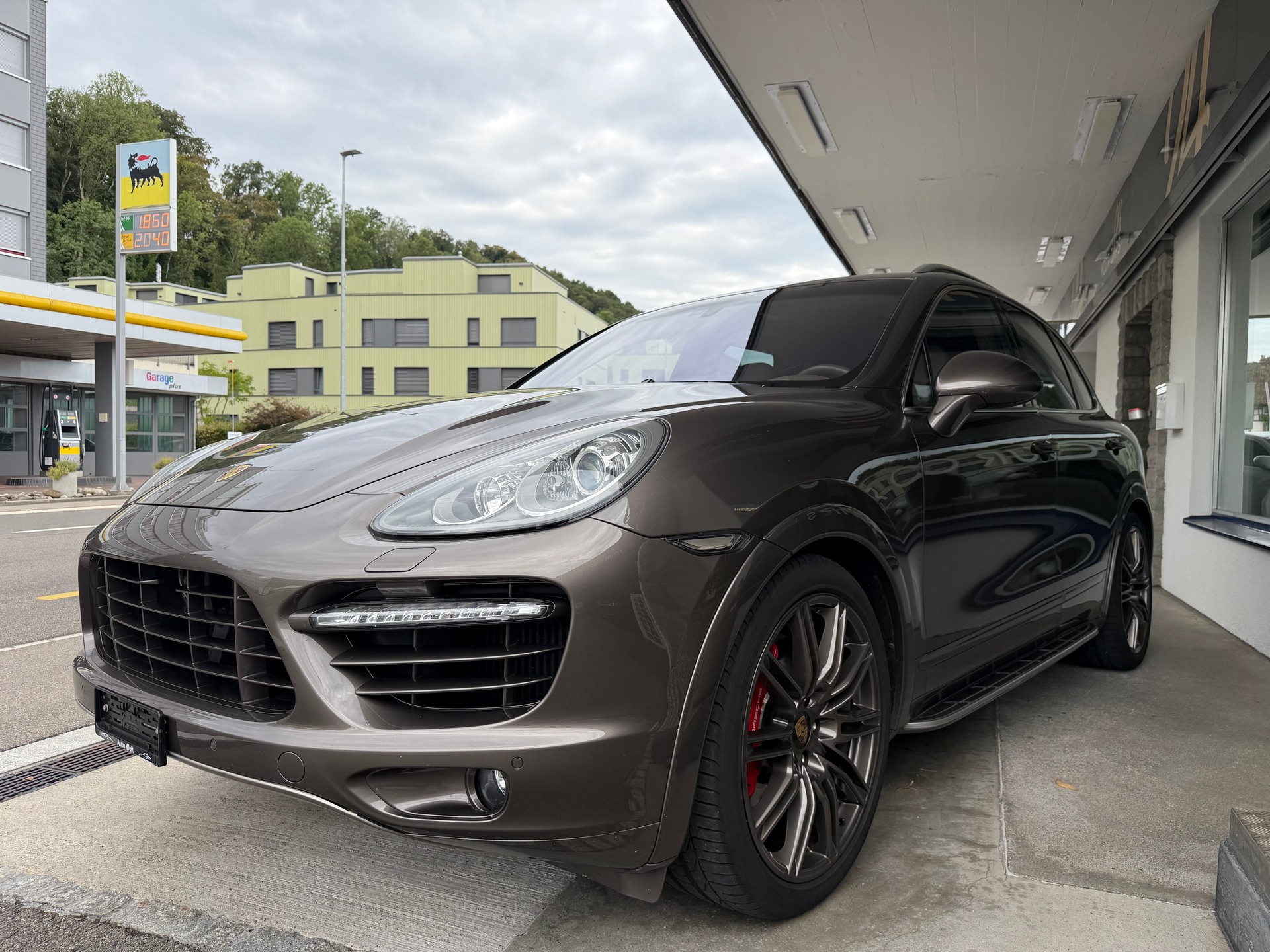 PORSCHE Cayenne Turbo-image-0