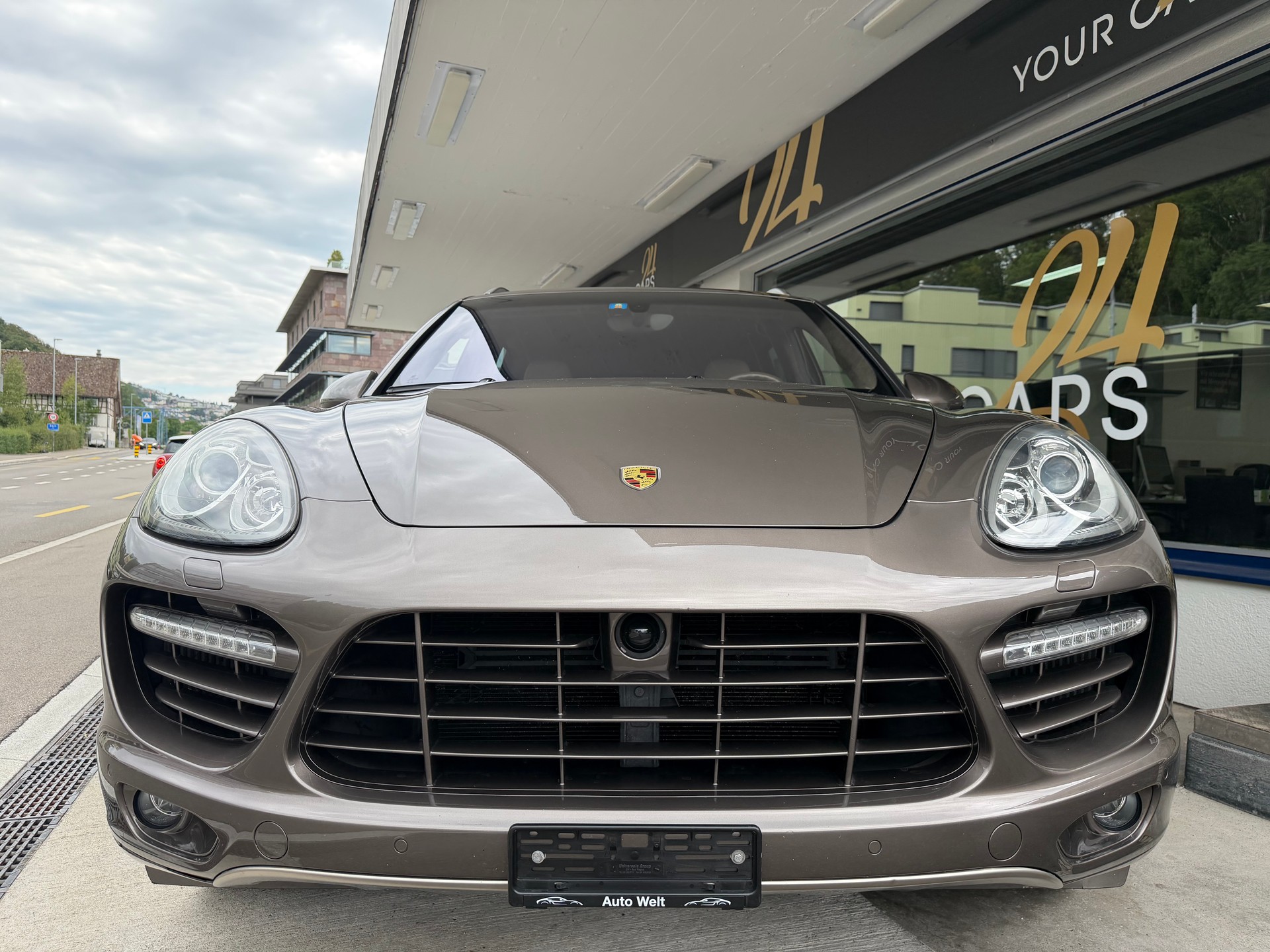 PORSCHE Cayenne Turbo-image-1
