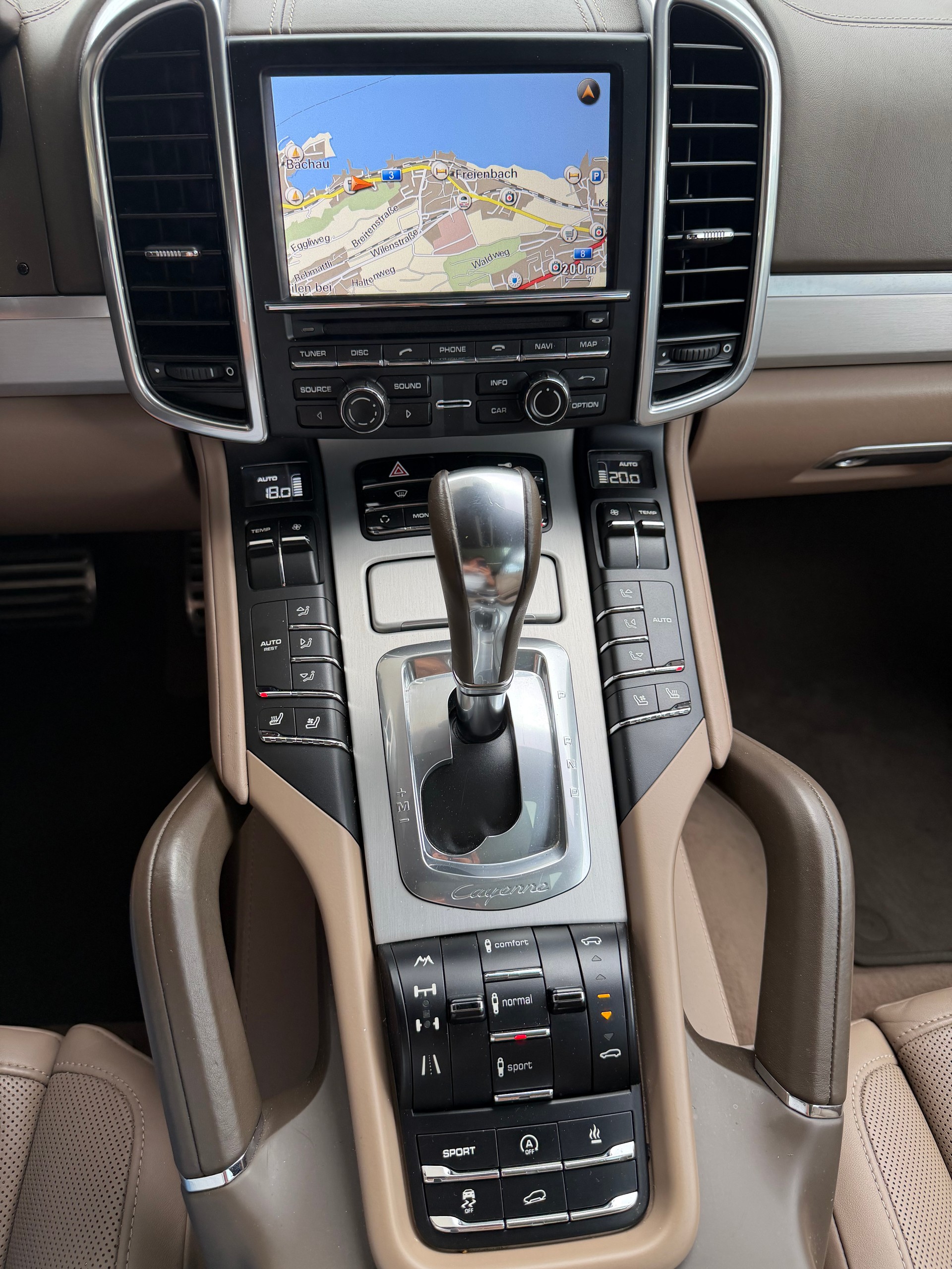 PORSCHE Cayenne Turbo-image-12