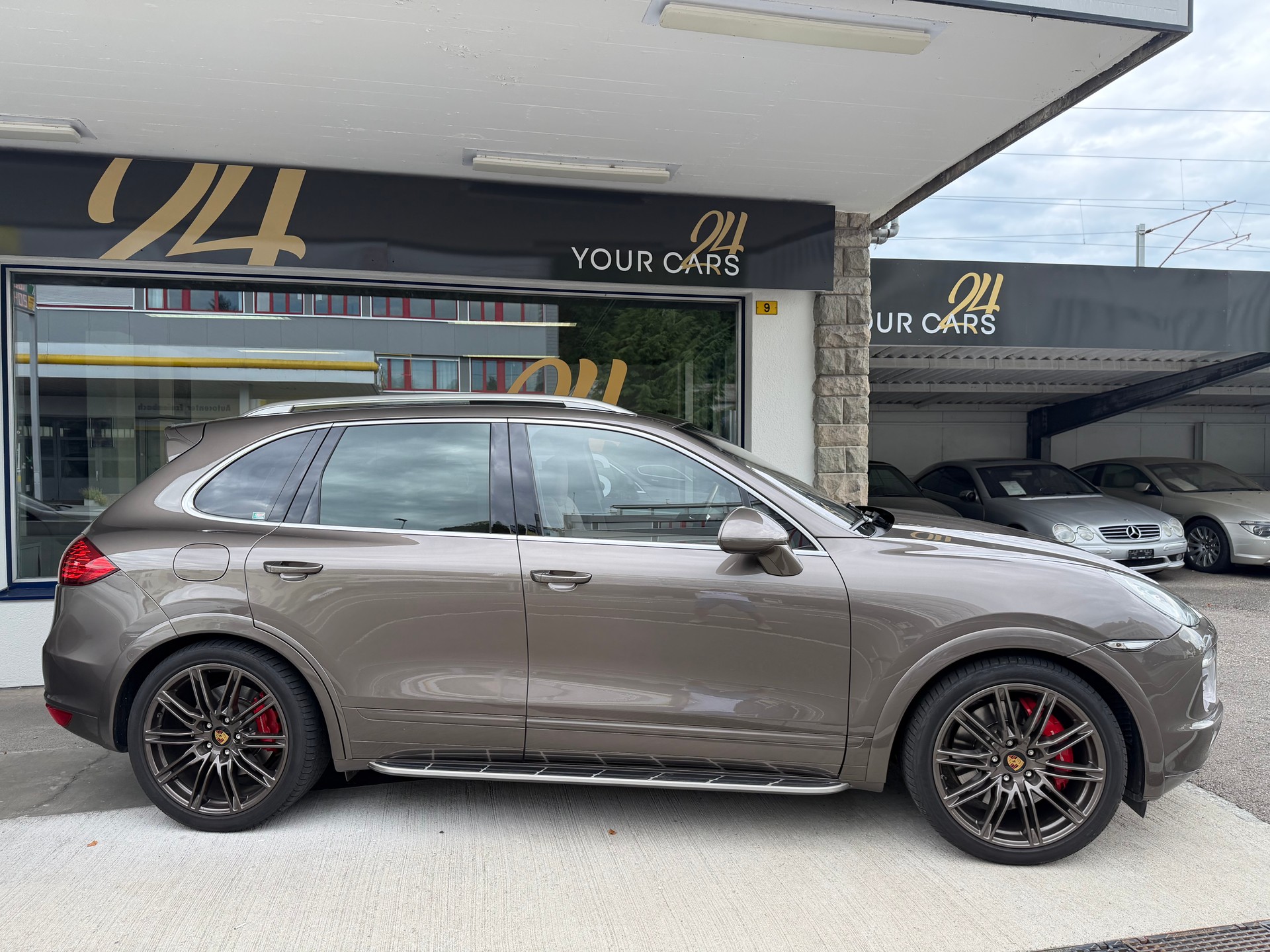 PORSCHE Cayenne Turbo-image-3