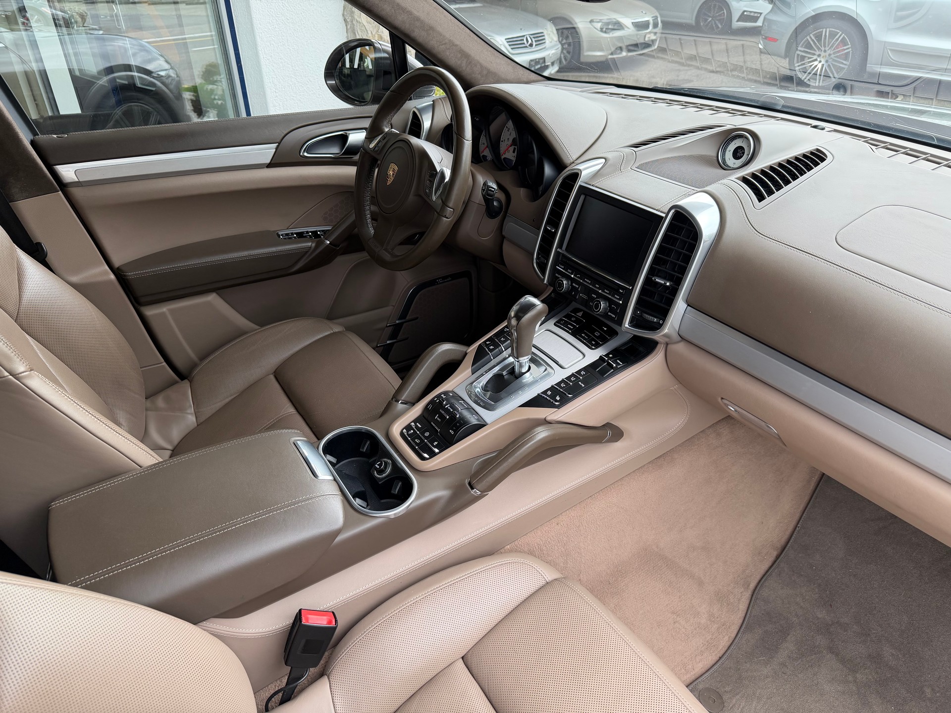 PORSCHE Cayenne Turbo-image-9