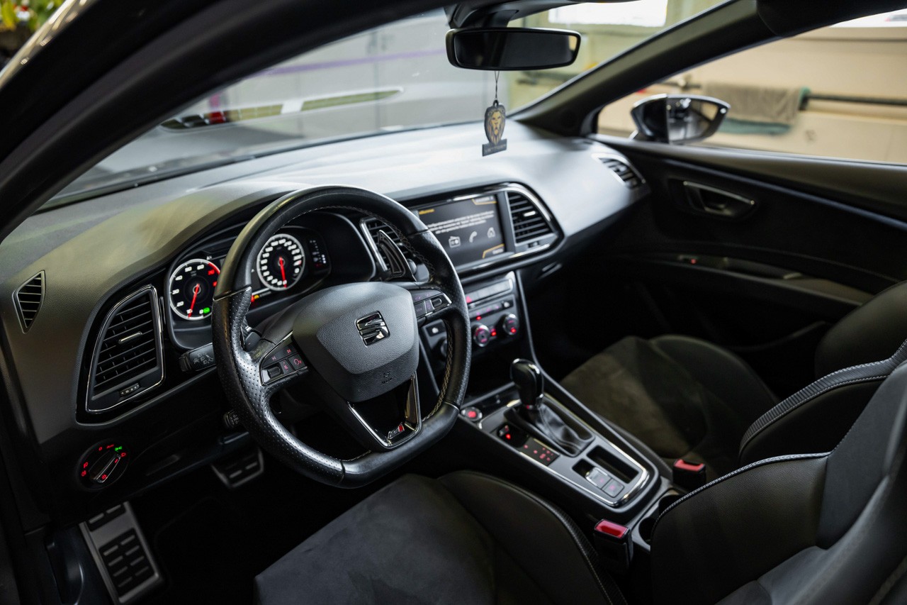 SEAT Leon 2.0 TSI Cupra 300 DSG-image-11