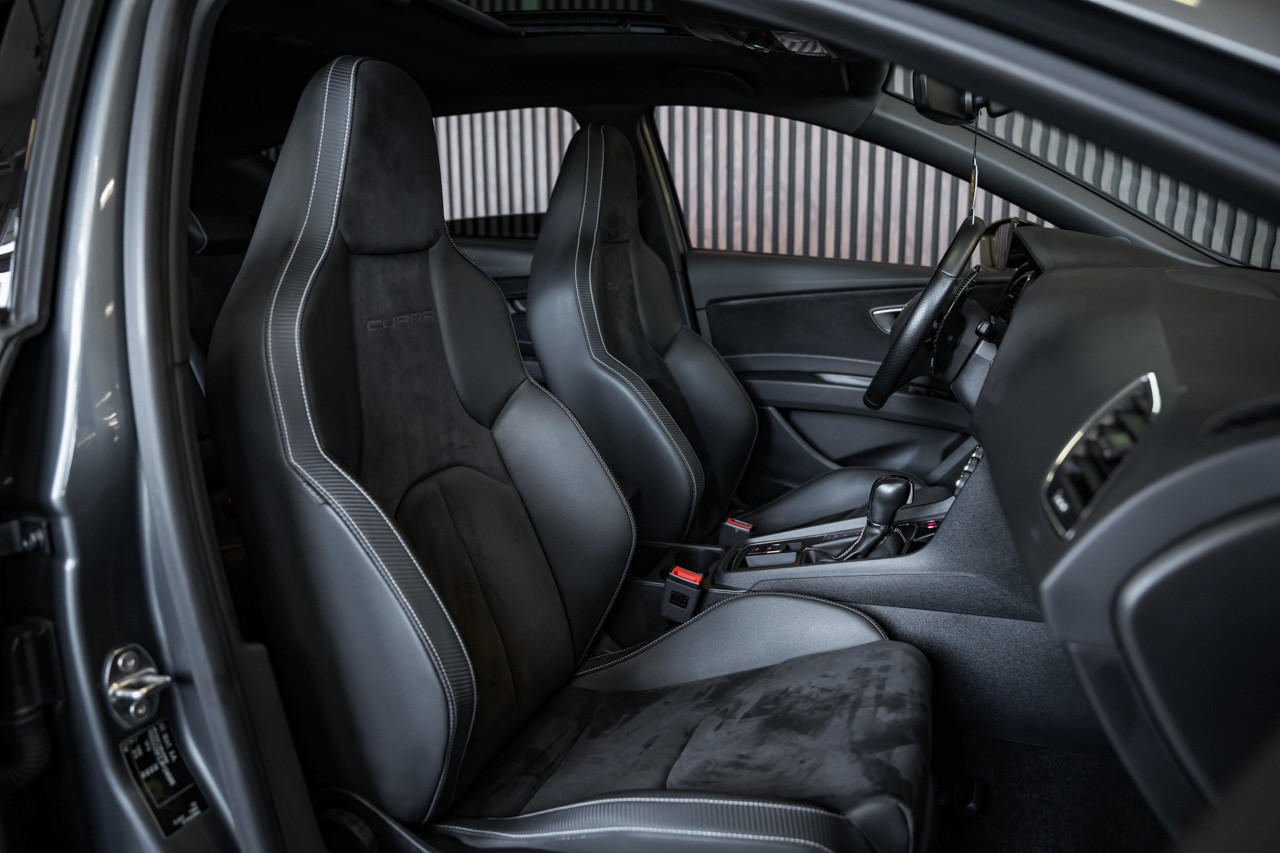 SEAT Leon 2.0 TSI Cupra 300 DSG-image-16