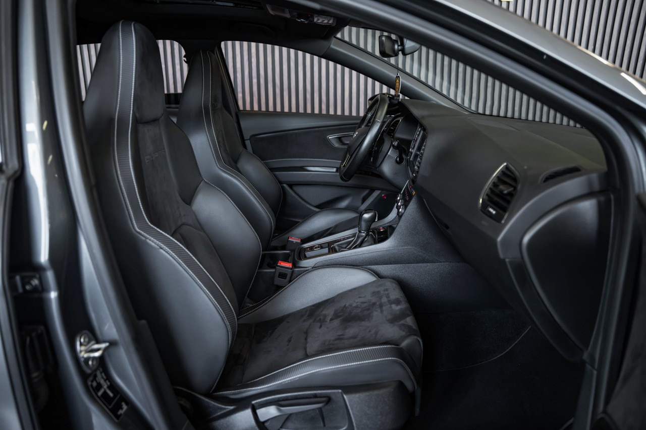 SEAT Leon 2.0 TSI Cupra 300 DSG-image-15