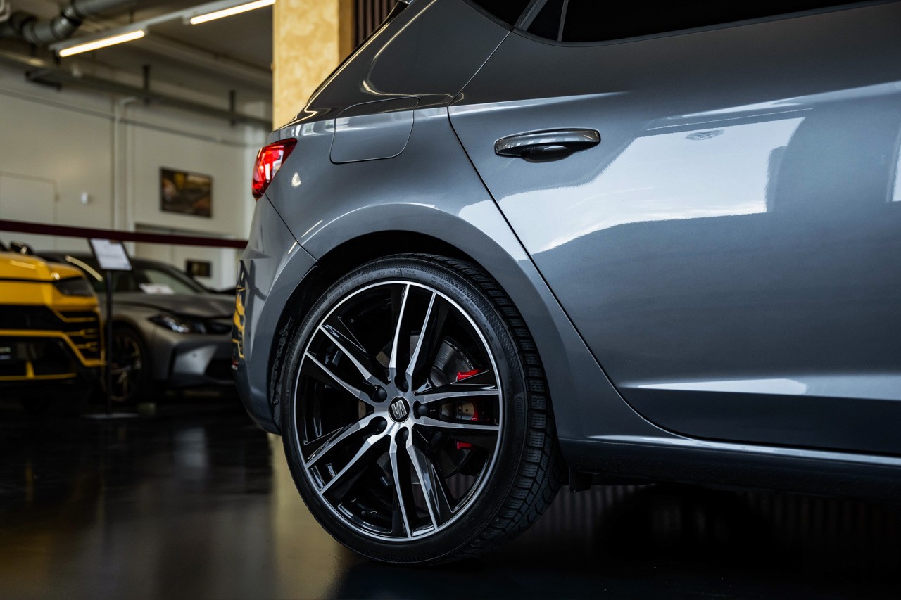 SEAT Leon 2.0 TSI Cupra 300 DSG-image-9