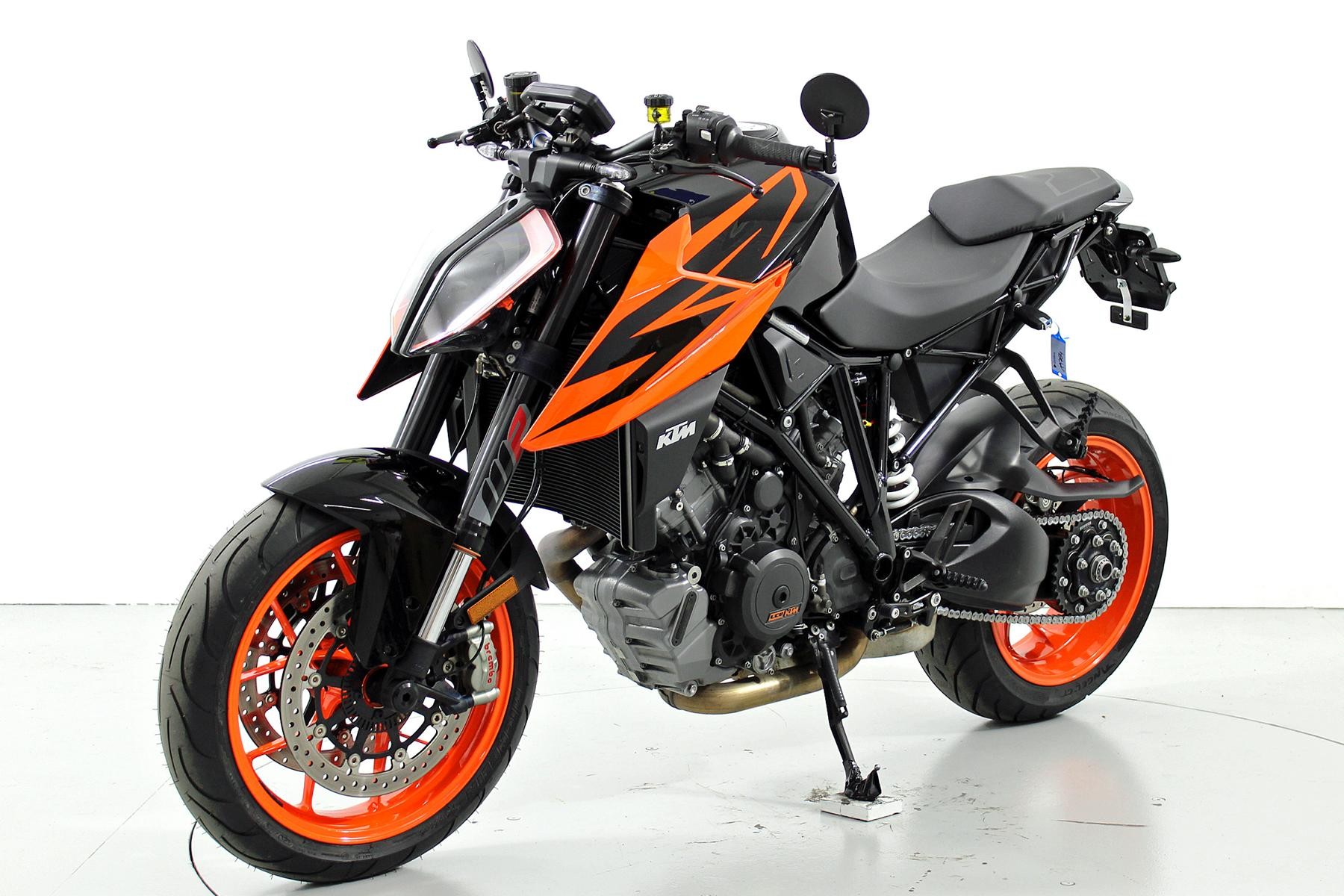 KTM 1290 Super Duke-showroom-element-2