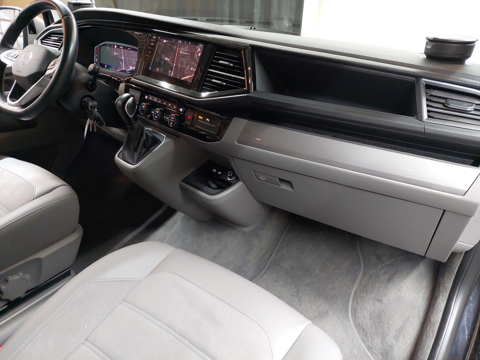 VW T6.1 California 2.0 Bi-TDI Ocean Liberty 4Motion DSG-image-12