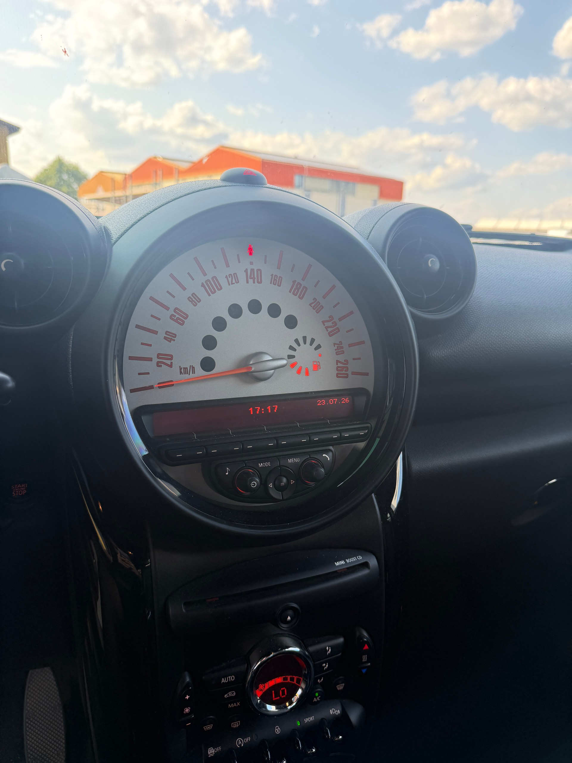 MINI Countryman Cooper D ALL4-image-9