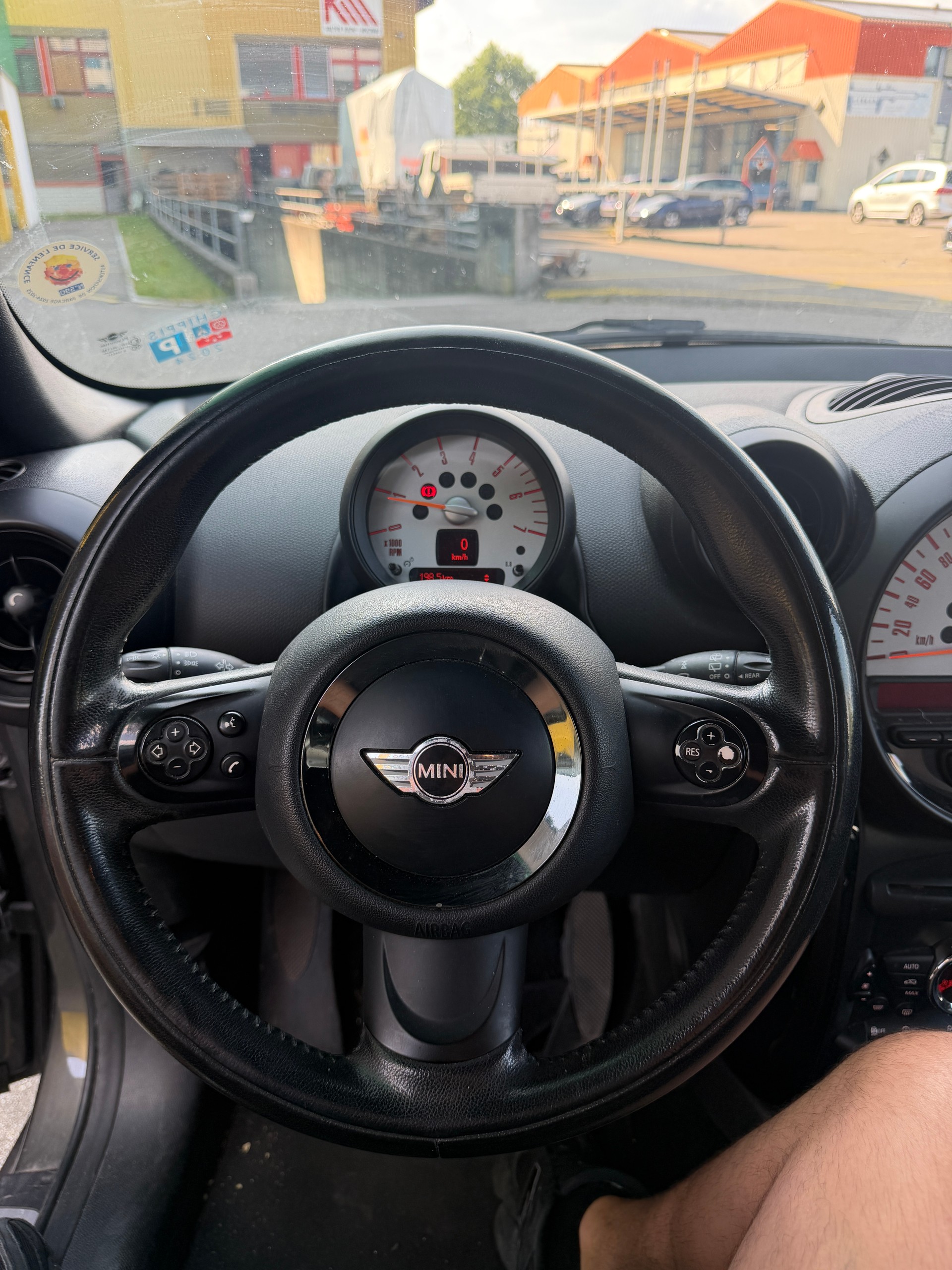 MINI Countryman Cooper D ALL4-image-12