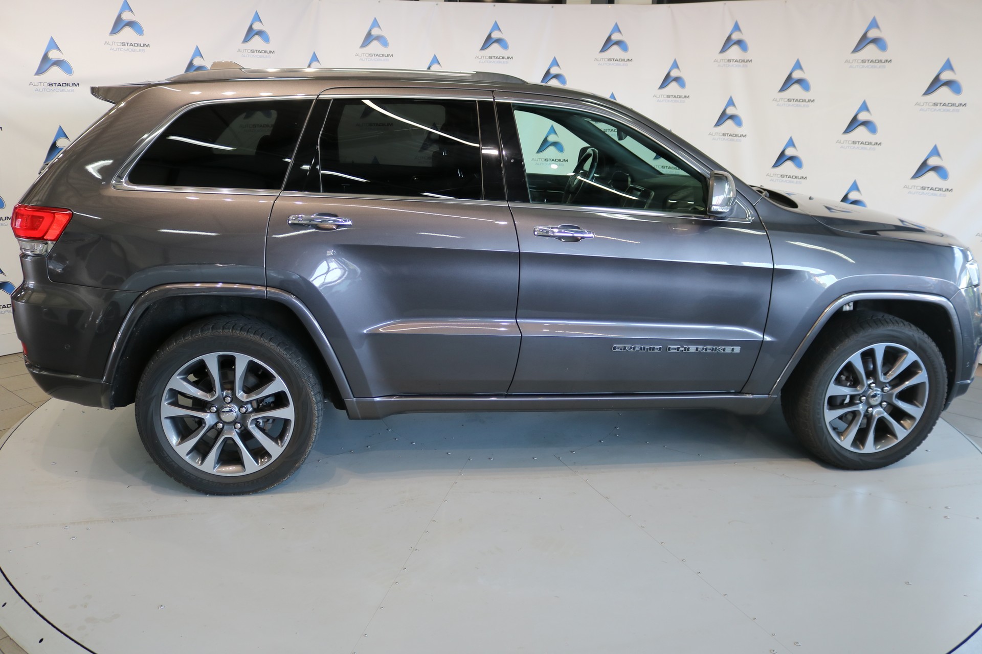 JEEP Grand Cherokee 3.0 CRD Overland Automatic-image-17