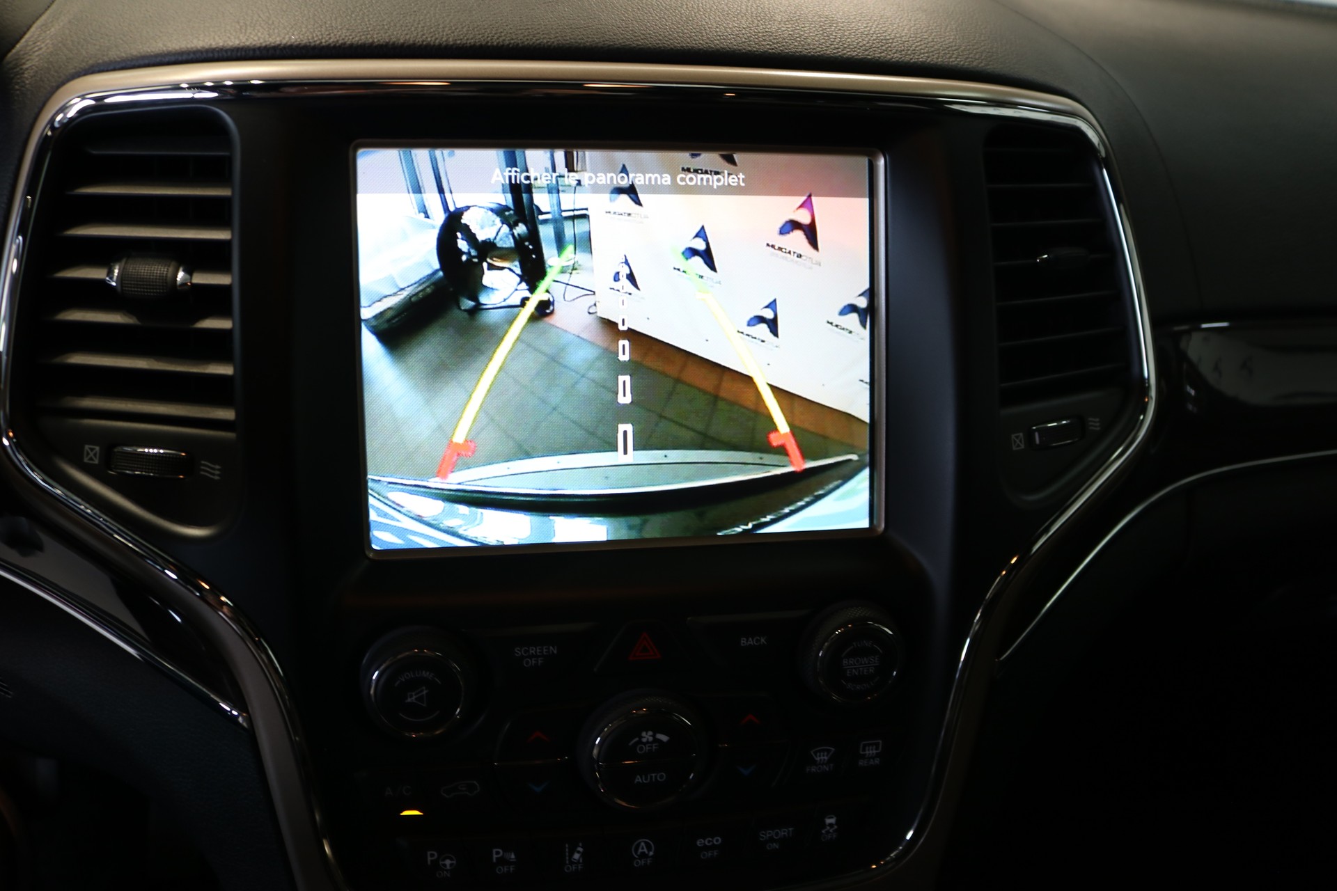 JEEP Grand Cherokee 3.0 CRD Overland Automatic-image-4