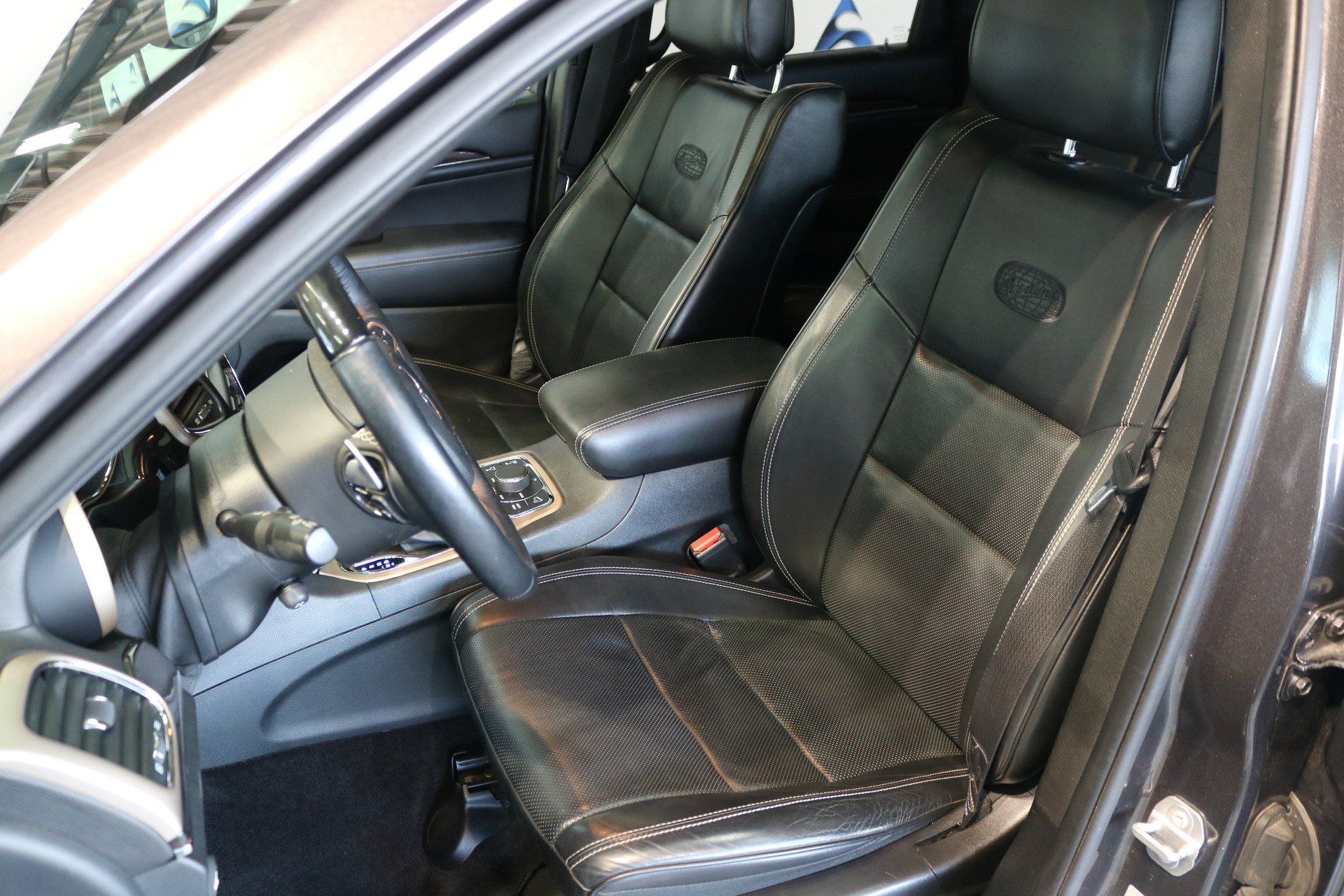 JEEP Grand Cherokee 3.0 CRD Overland Automatic-image-3