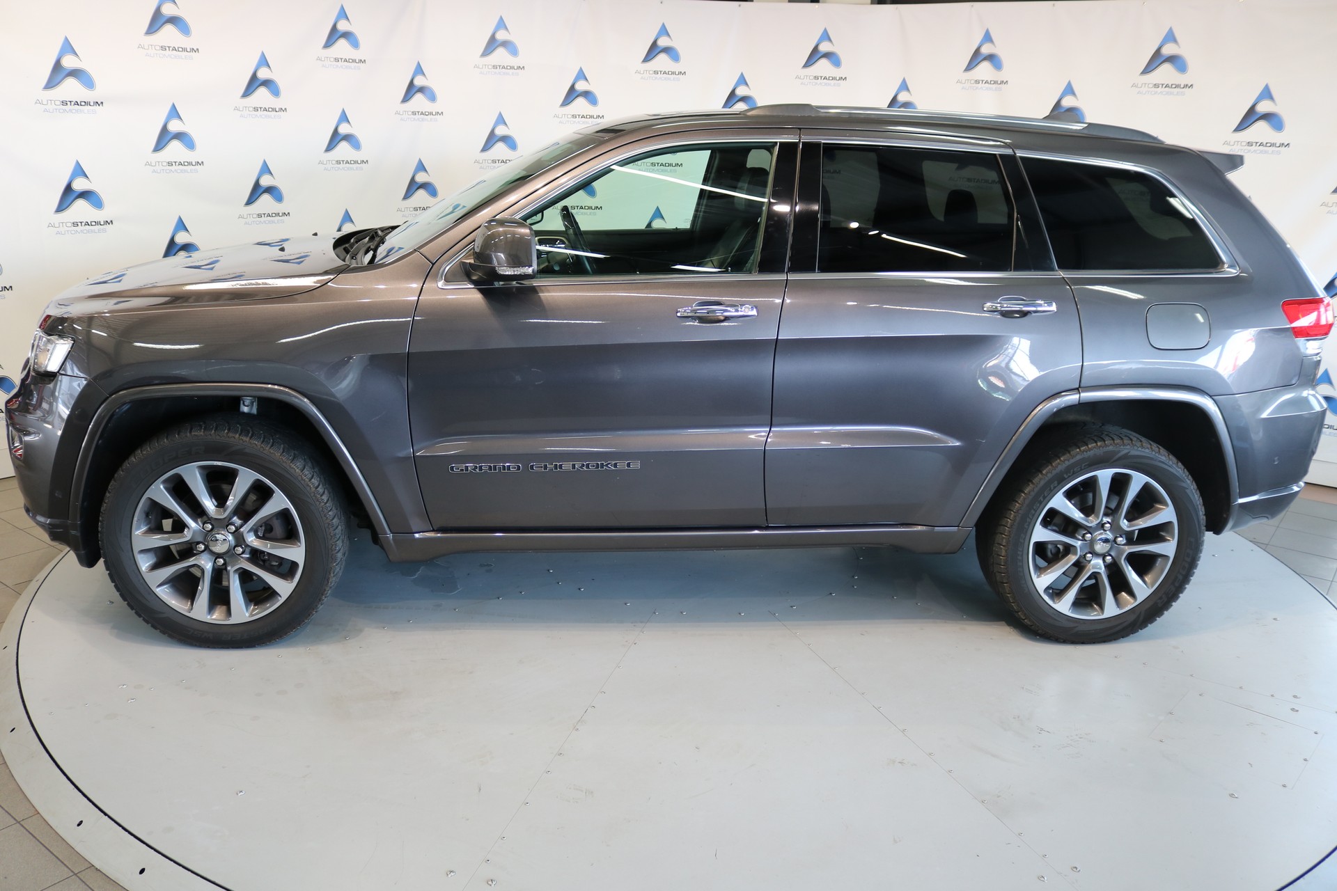 JEEP Grand Cherokee 3.0 CRD Overland Automatic-image-9